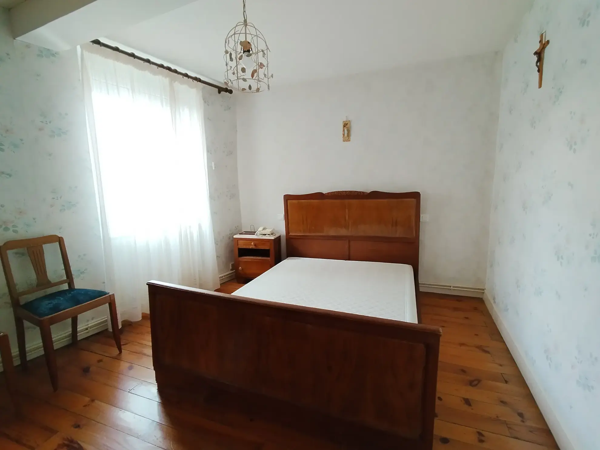 Maison familiale de 113 m² à Thiers avec 4 chambres, garage et cour 