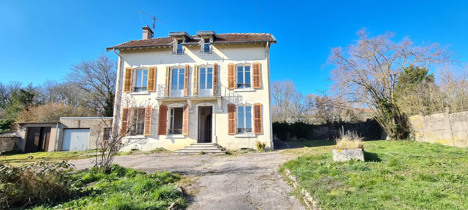Maison à Toul de 167 m² avec jardin, 5 chambres, garage et potentiel rénové 