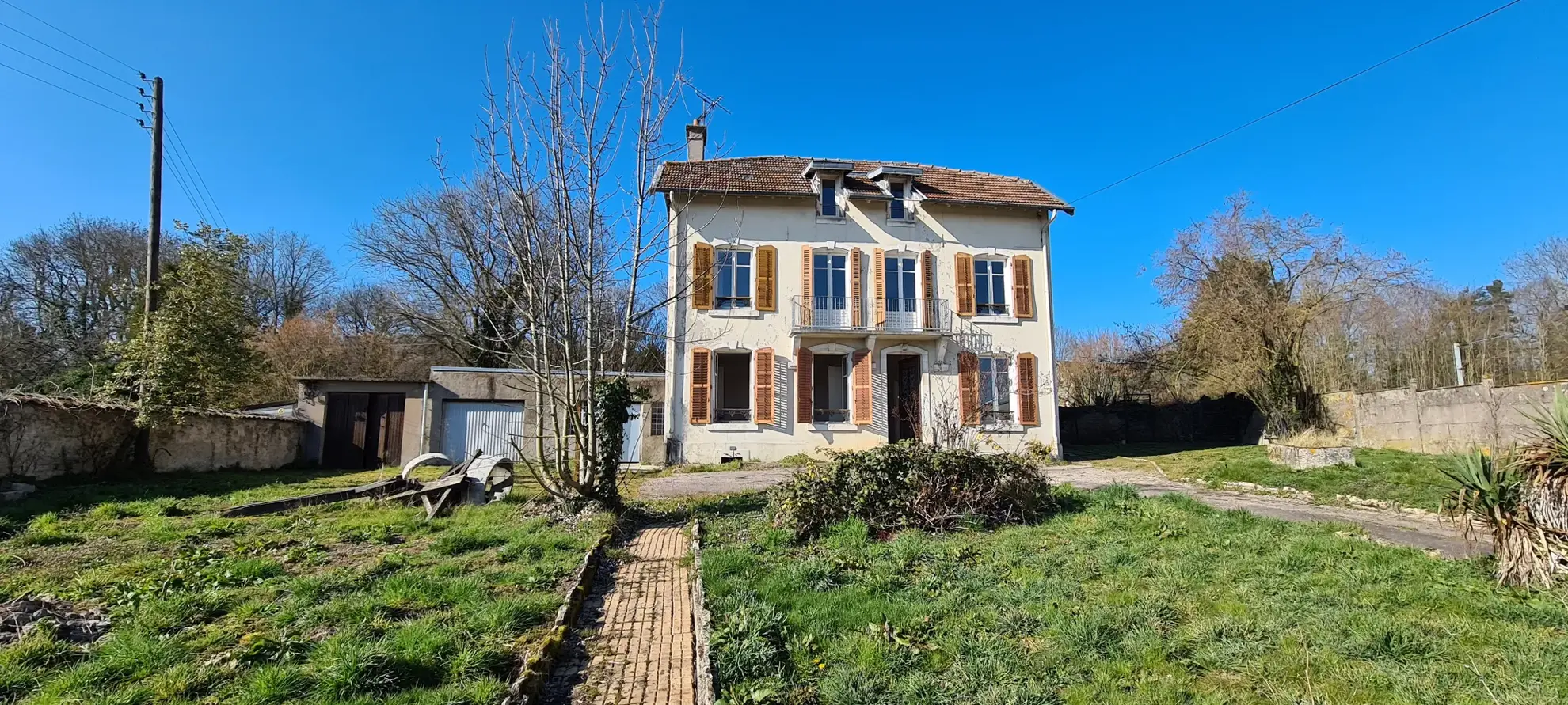 Grande maison à Toul de 167 m² avec jardin et garage – Belle opportunité à saisir