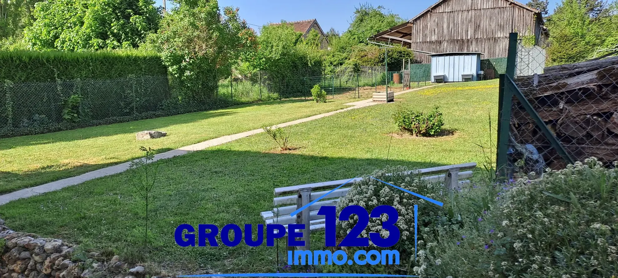 Pavillon de 3 chambres avec sous-sol et terrain clos à Joigny 