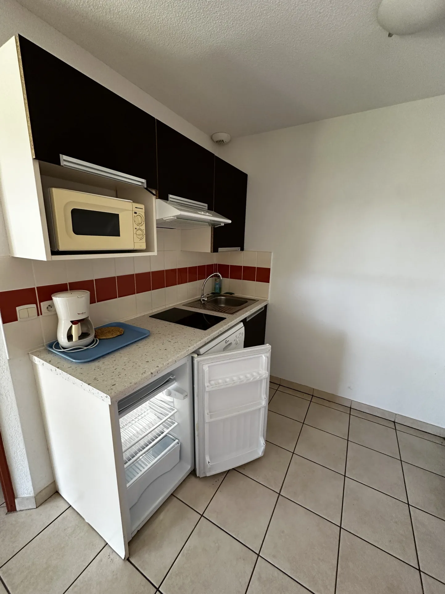 Villa T2 meublée avec terrasse et piscine à Signes 