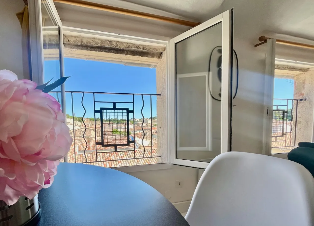 Appartement T2 lumineux à vendre au cœur de Nîmes avec vue sur monuments 