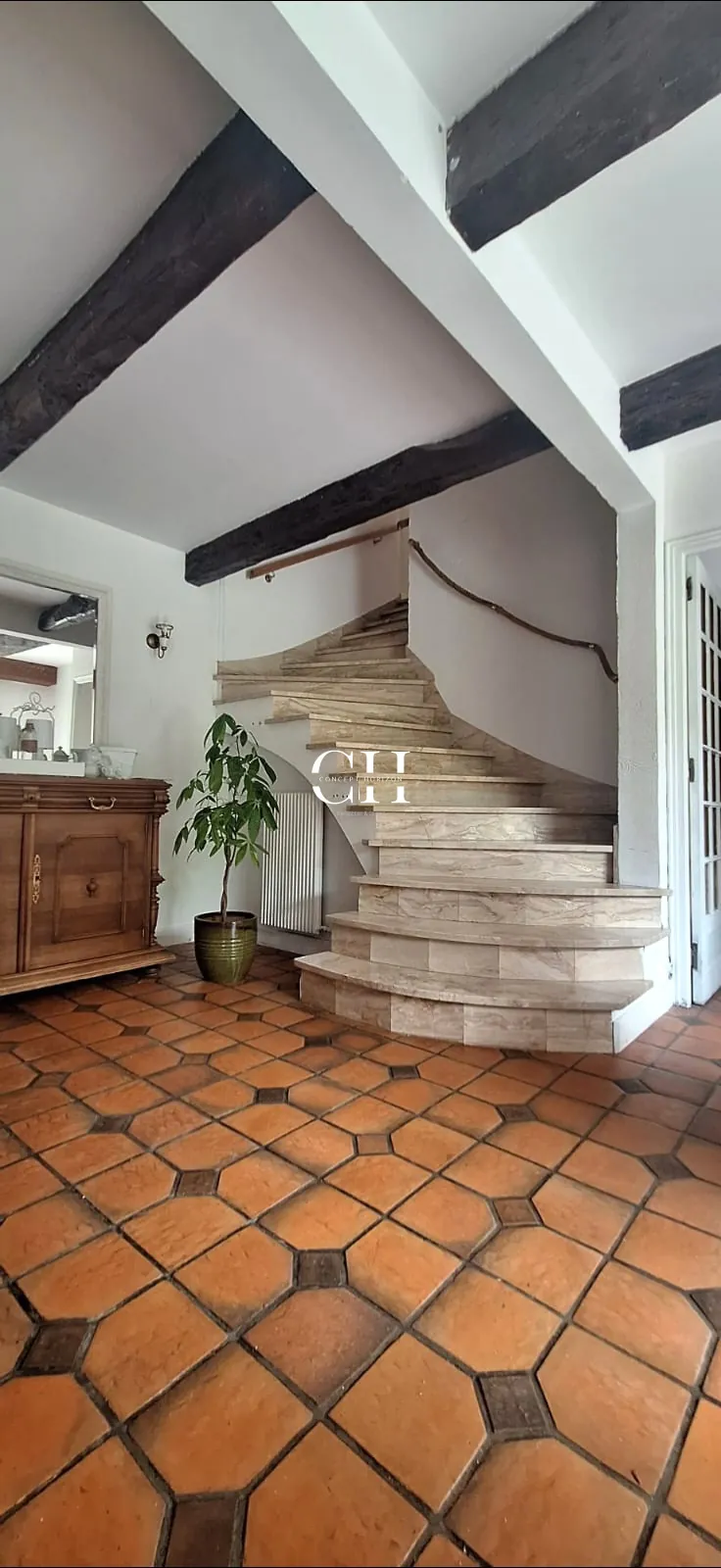 Maison de campagne à vendre à Saint-Jacut-du-Mené avec grand terrain et 6 chambres 