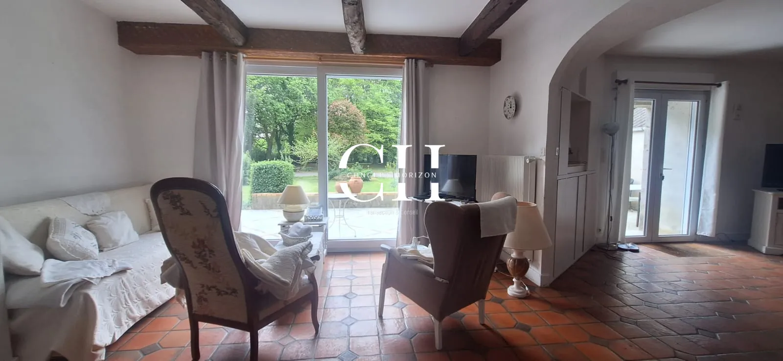 Maison de campagne à vendre à Saint-Jacut-du-Mené avec grand terrain et 6 chambres 