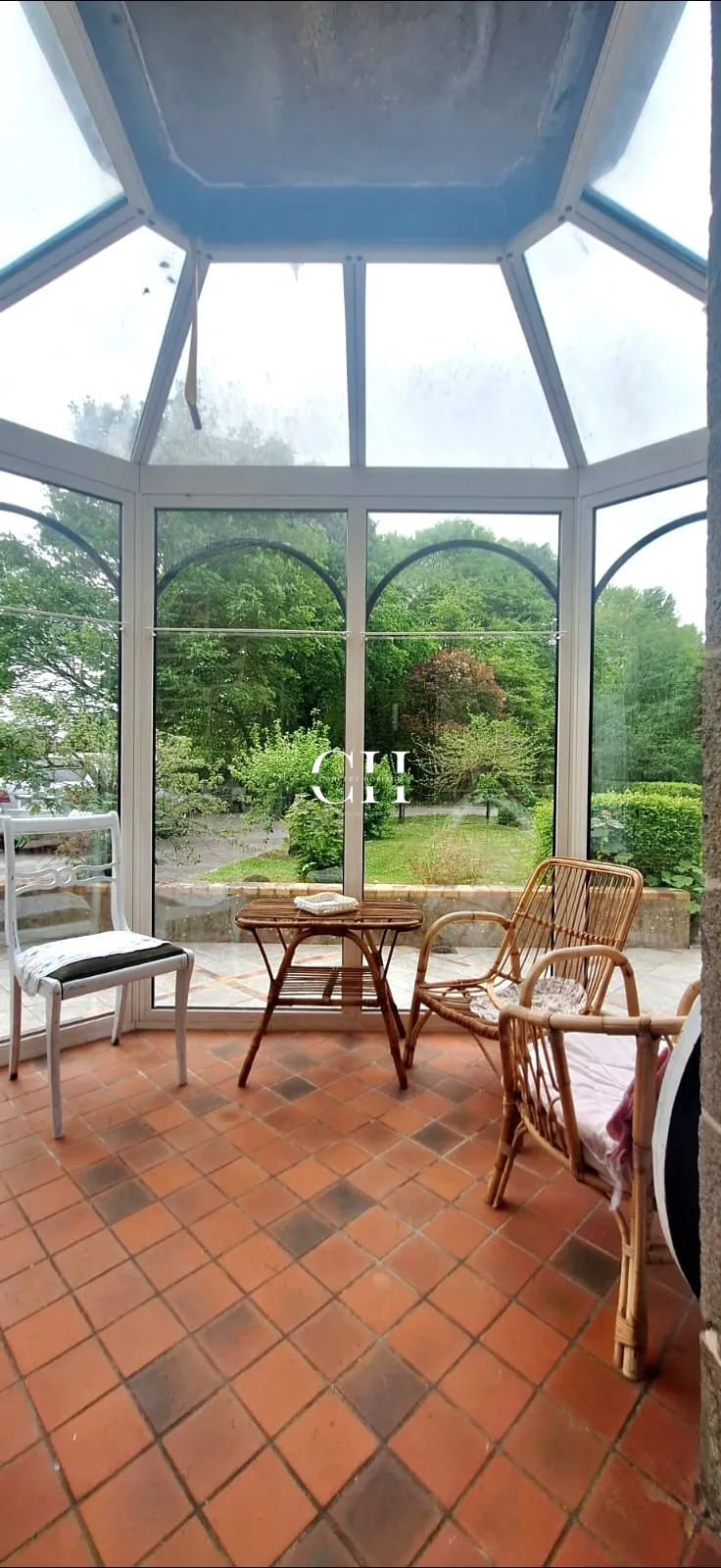 Maison de campagne à vendre à Saint-Jacut-du-Mené avec grand terrain et 6 chambres 