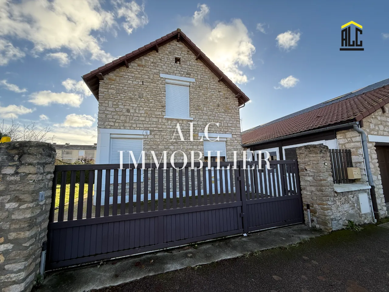 Maison en pierre de 120 m² à Alençon avec 4 chambres, garage et cave