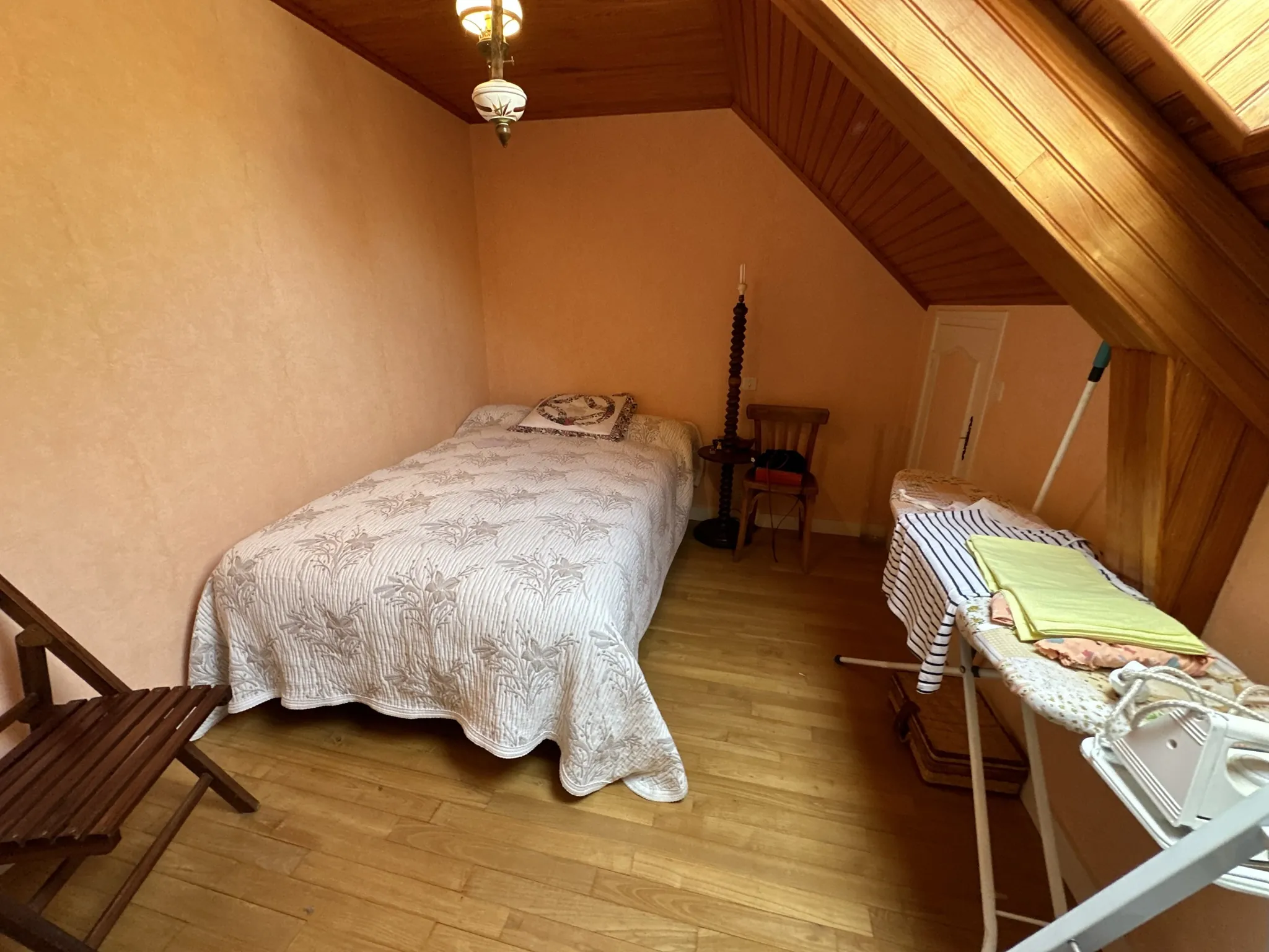 Spacieuse maison en pierre à Baud avec terrasse et cave, 4 chambres 