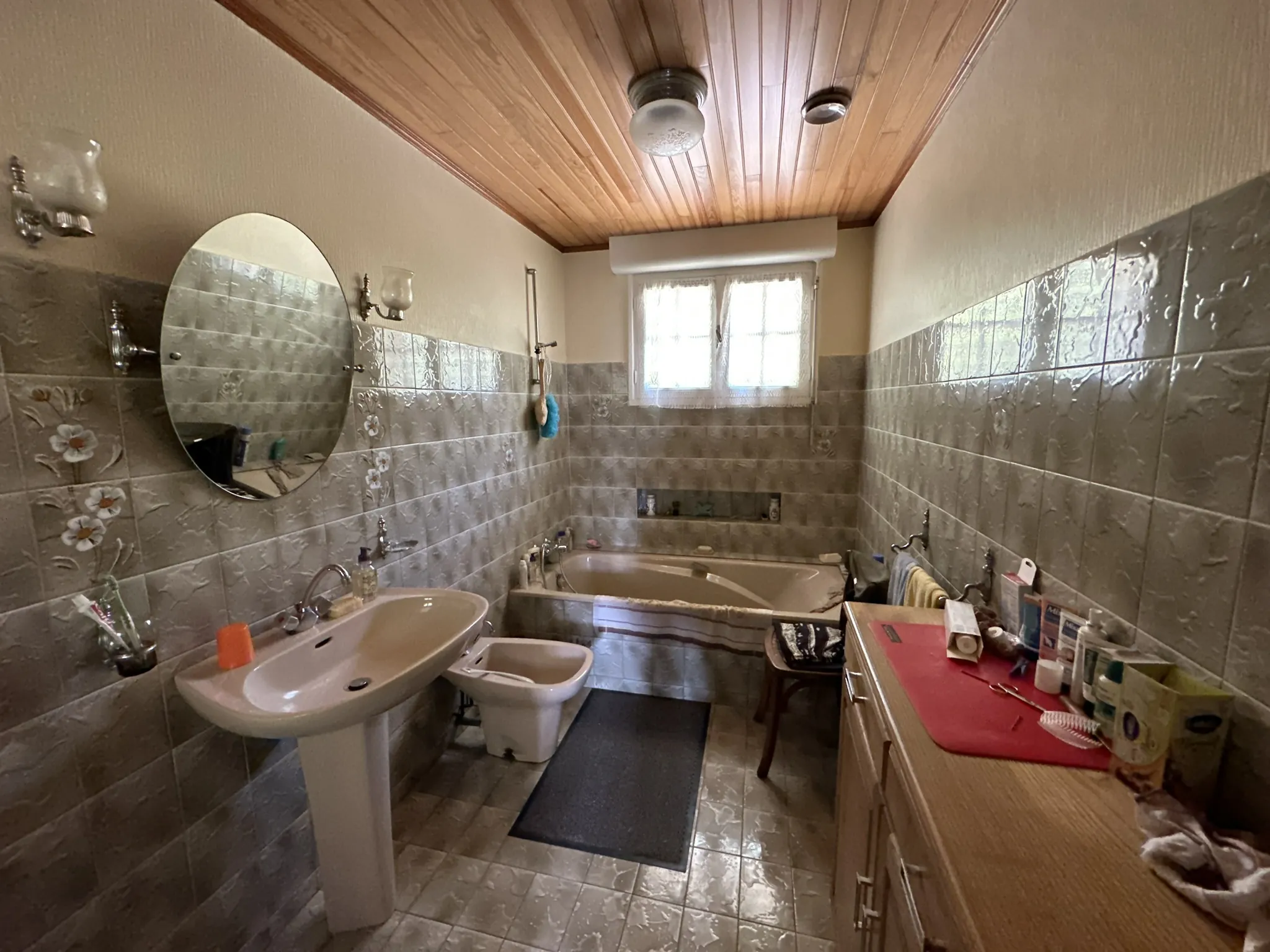 Spacieuse maison en pierre à Baud avec terrasse et cave, 4 chambres 