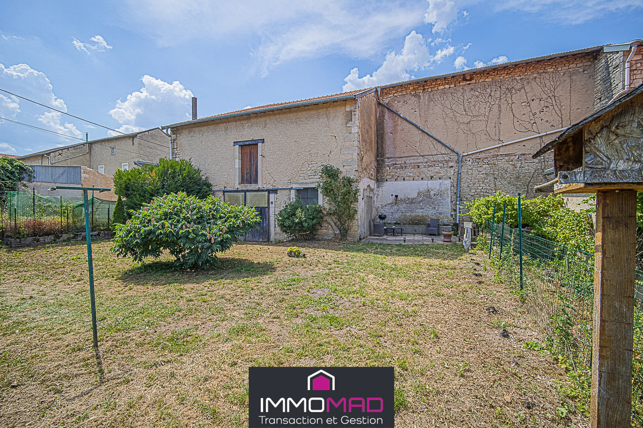 A vendre maison 200m² avec 3 chambres, garage et jardin à Han-sur-Meuse 