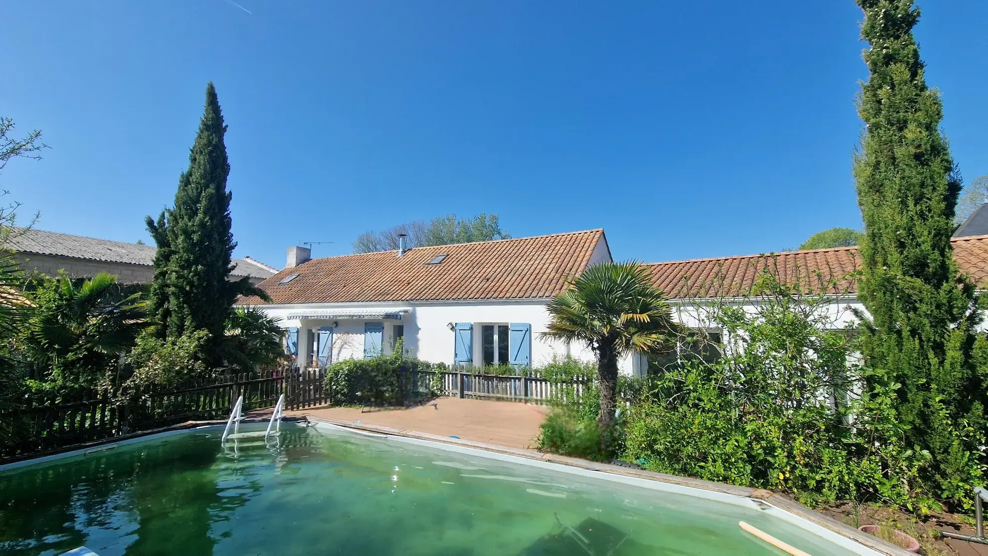 Charmante maison avec jardin, piscine et studio indépendant à Challans