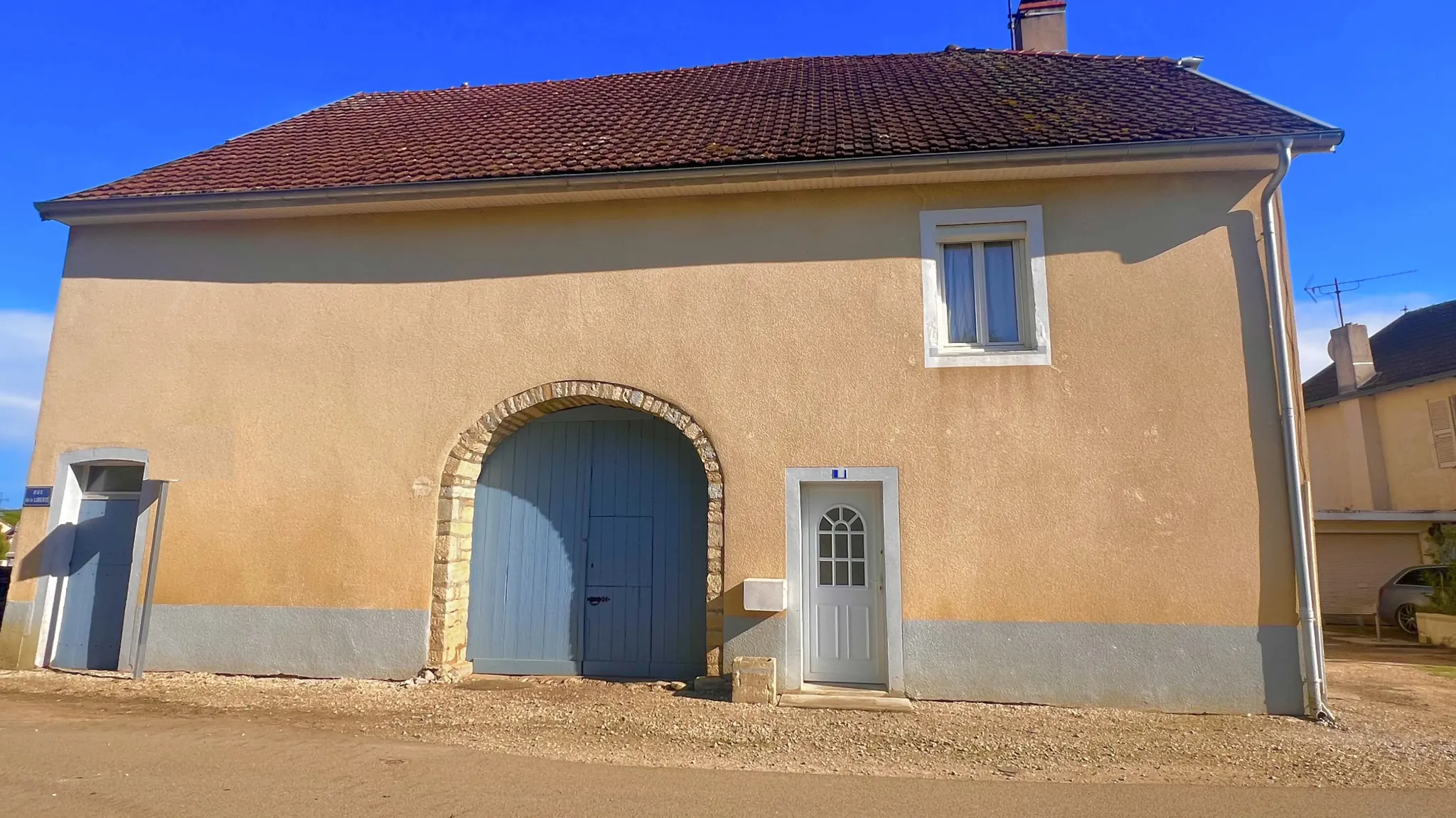 Belle maison en pierre de 115 m² à Auxange proche Dole et Besançon 
