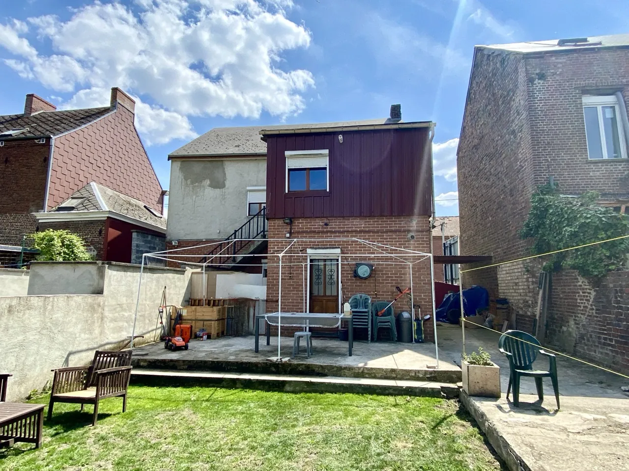 Bel ensemble immobilier à Maubeuge avec duplex et appartement, idéal investisseur 