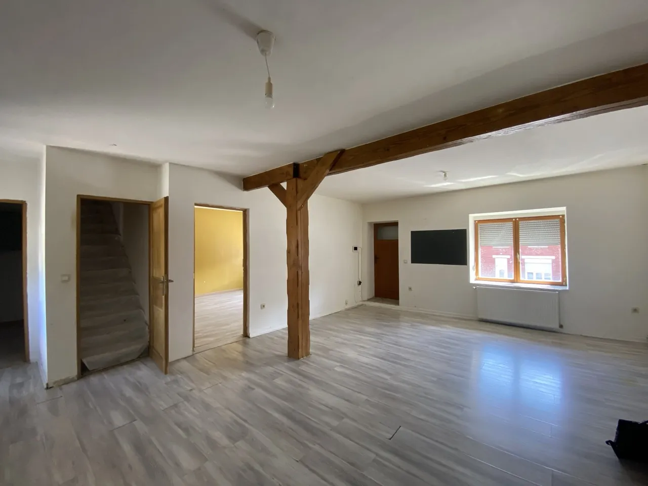 Bel ensemble immobilier à Maubeuge avec duplex et appartement, idéal investisseur 