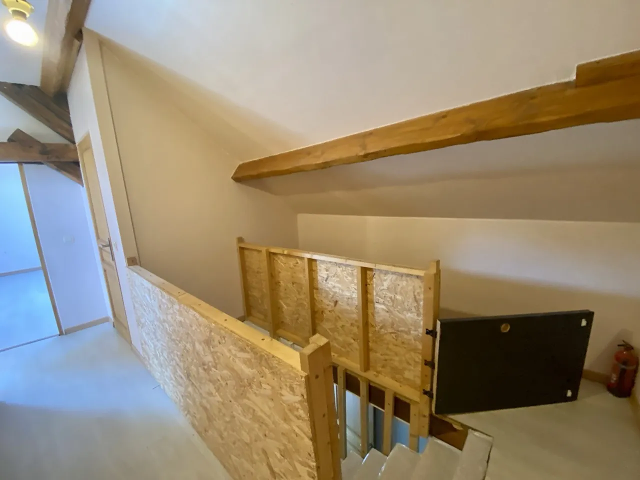 Bel ensemble immobilier à Maubeuge avec duplex et appartement, idéal investisseur 