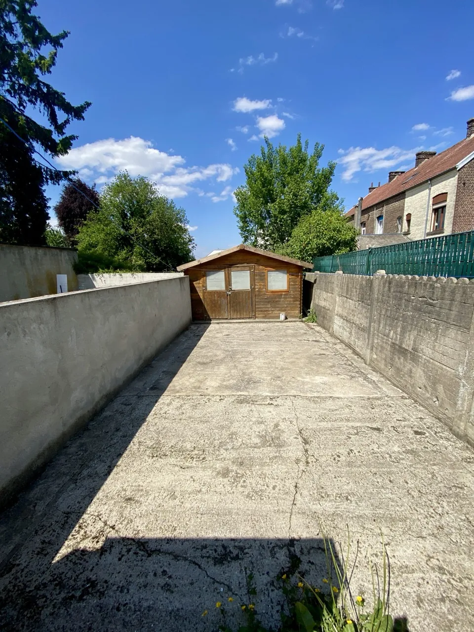 Bel ensemble immobilier à Maubeuge avec duplex et appartement, idéal investisseur 