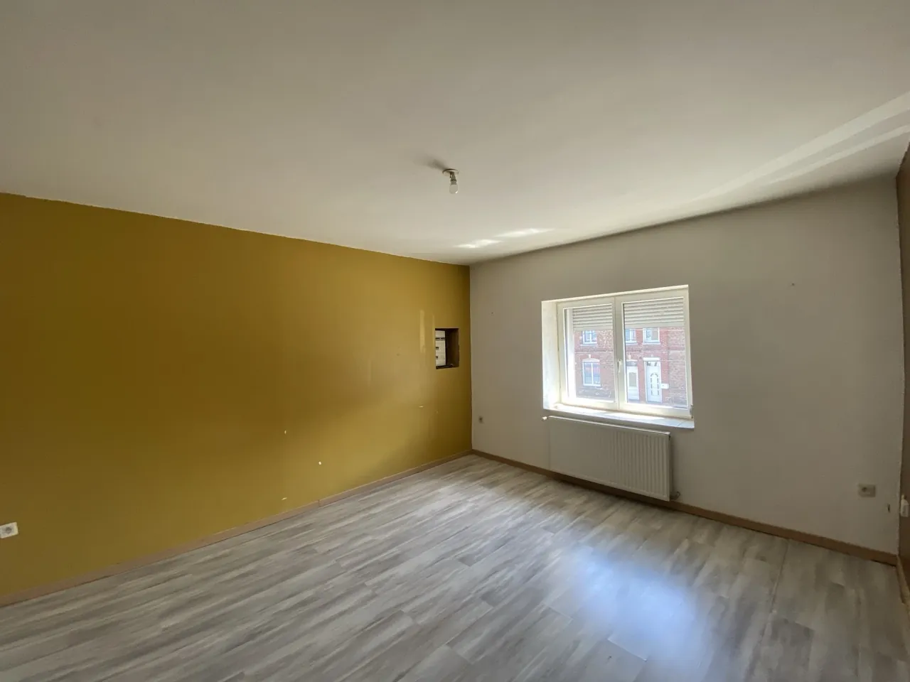 Bel ensemble immobilier à Maubeuge avec duplex et appartement, idéal investisseur 