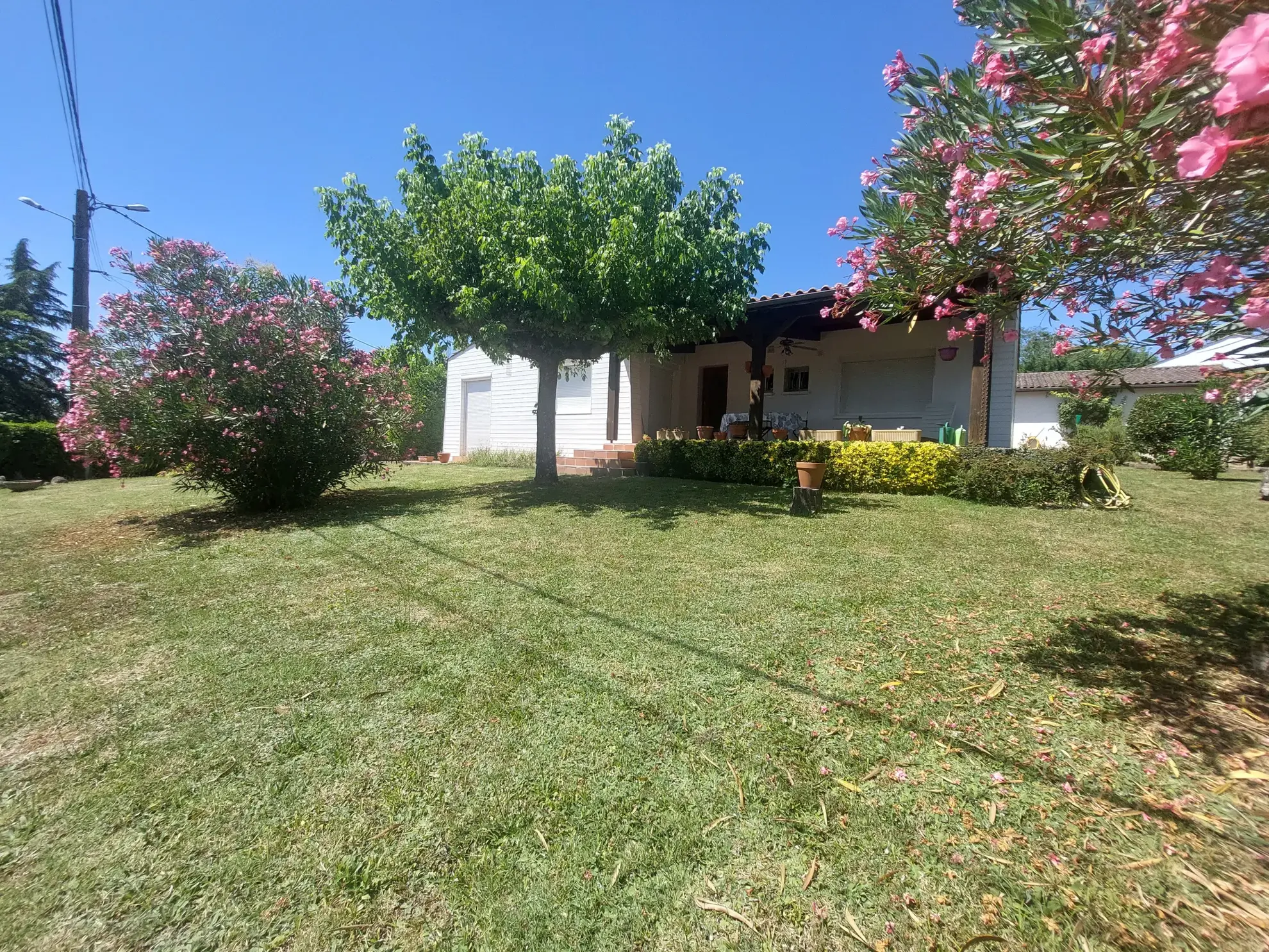 Maison de plain-pied de 97 m² avec garage et jardin à La Réole 