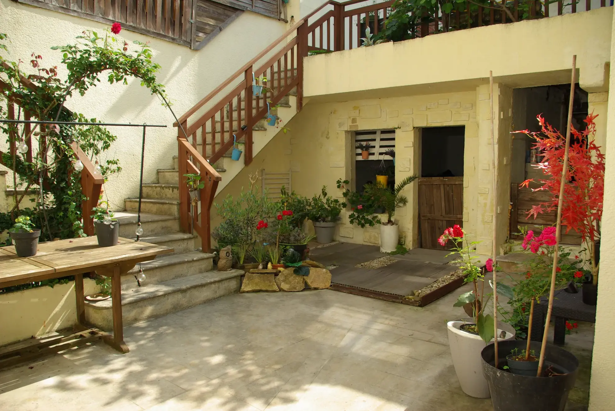 Achat maison atypique de 195m² à Gray avec double entrée et dépendances 