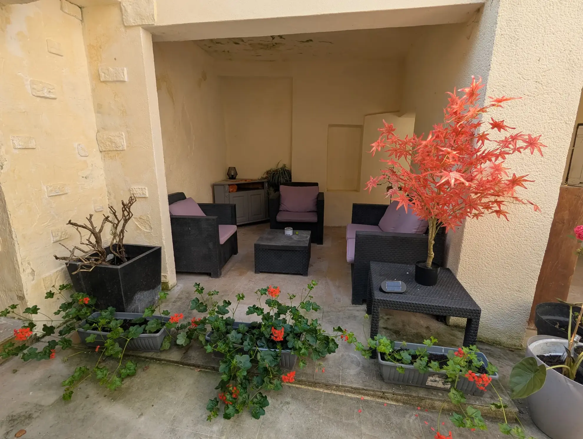 Achat maison atypique de 195m² à Gray avec double entrée et dépendances 