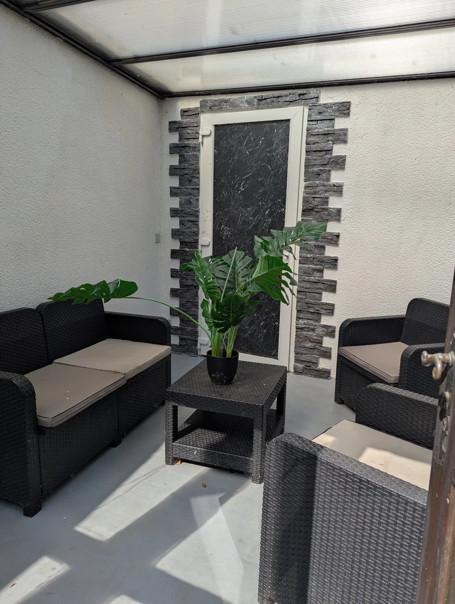 Achat maison atypique de 195m² à Gray avec double entrée et dépendances 