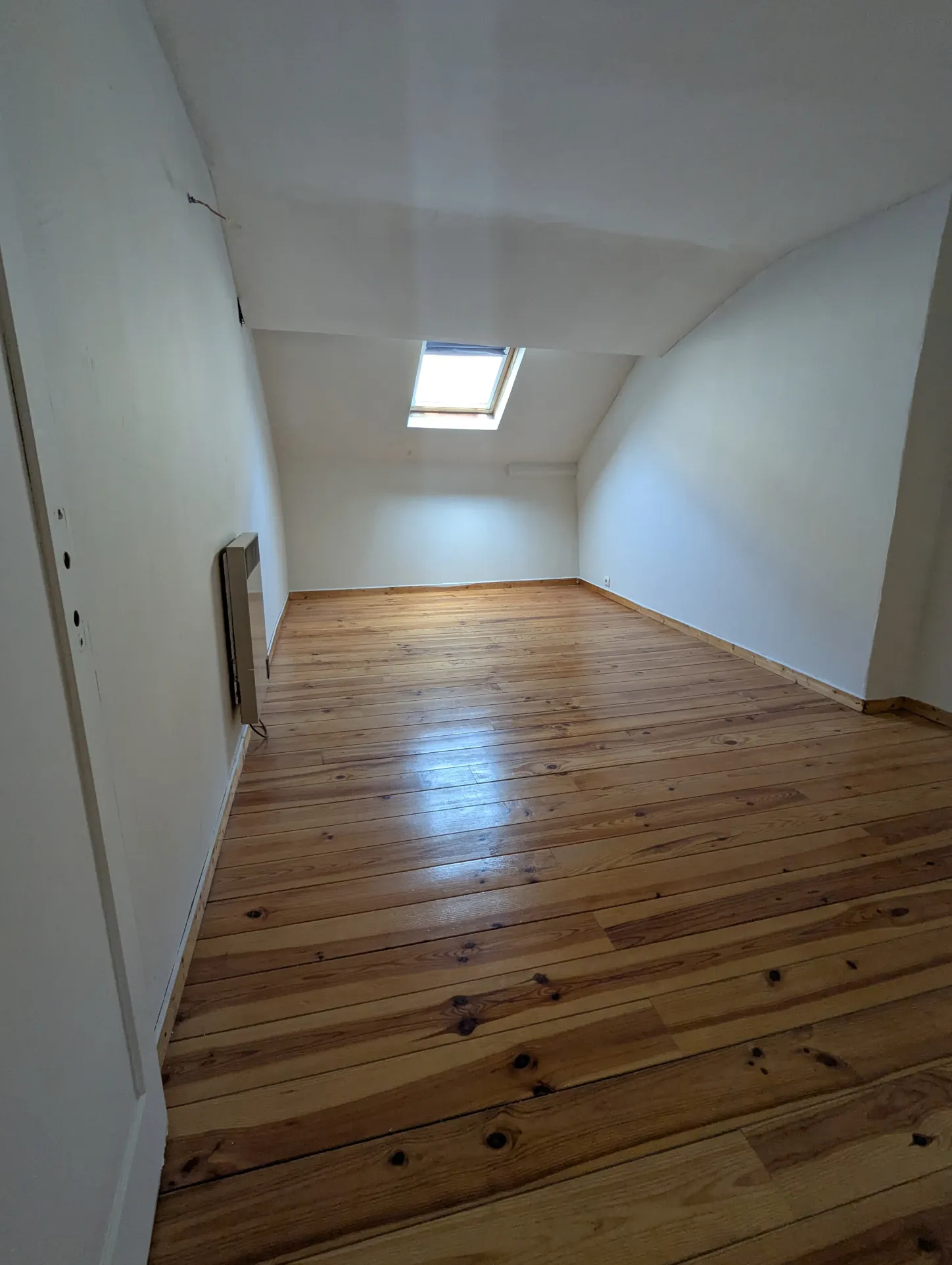 Achat maison atypique de 195m² à Gray avec double entrée et dépendances 