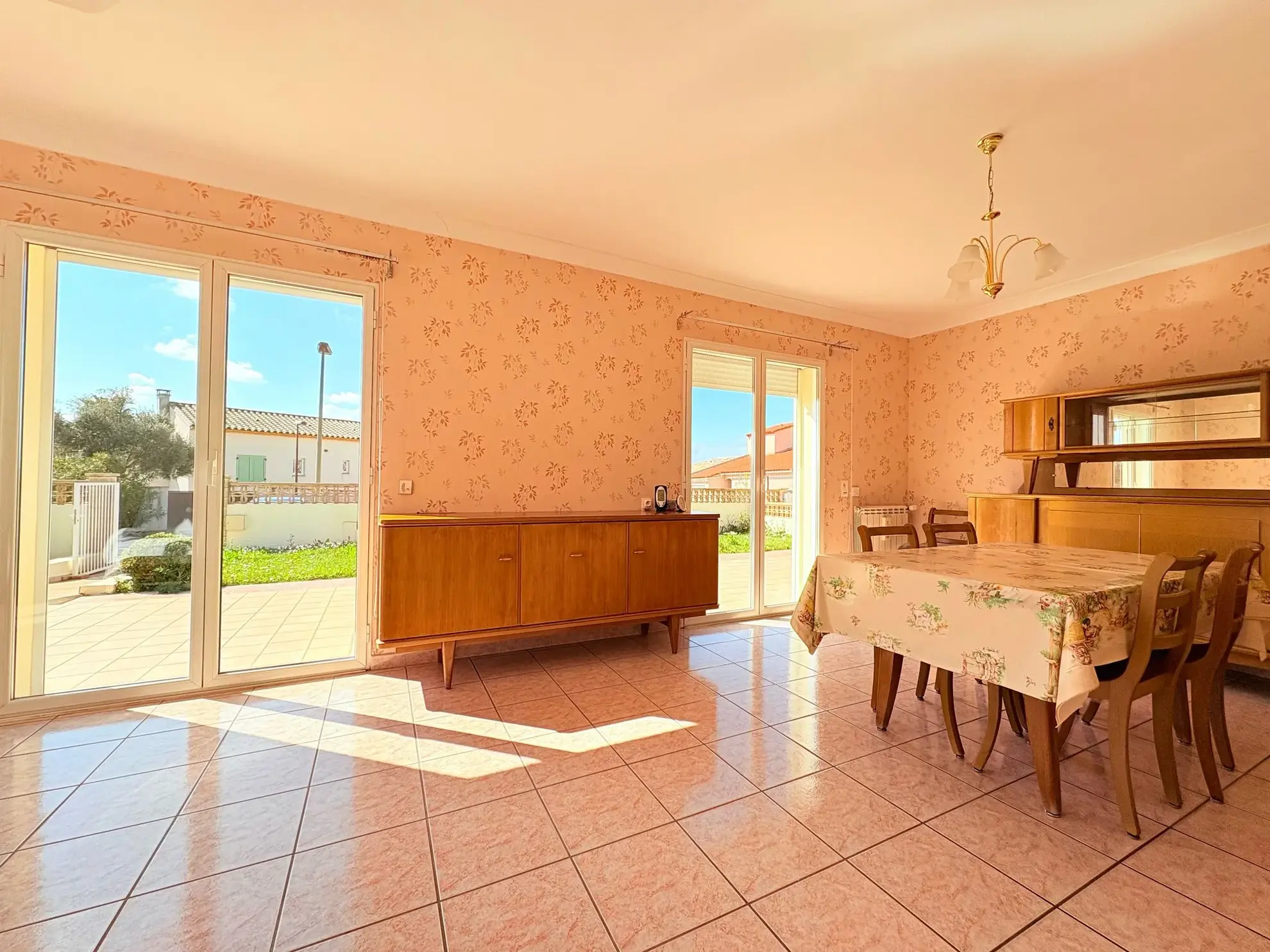 Villa 4 faces de plain-pied à Pollestres avec garage et 3 chambres 