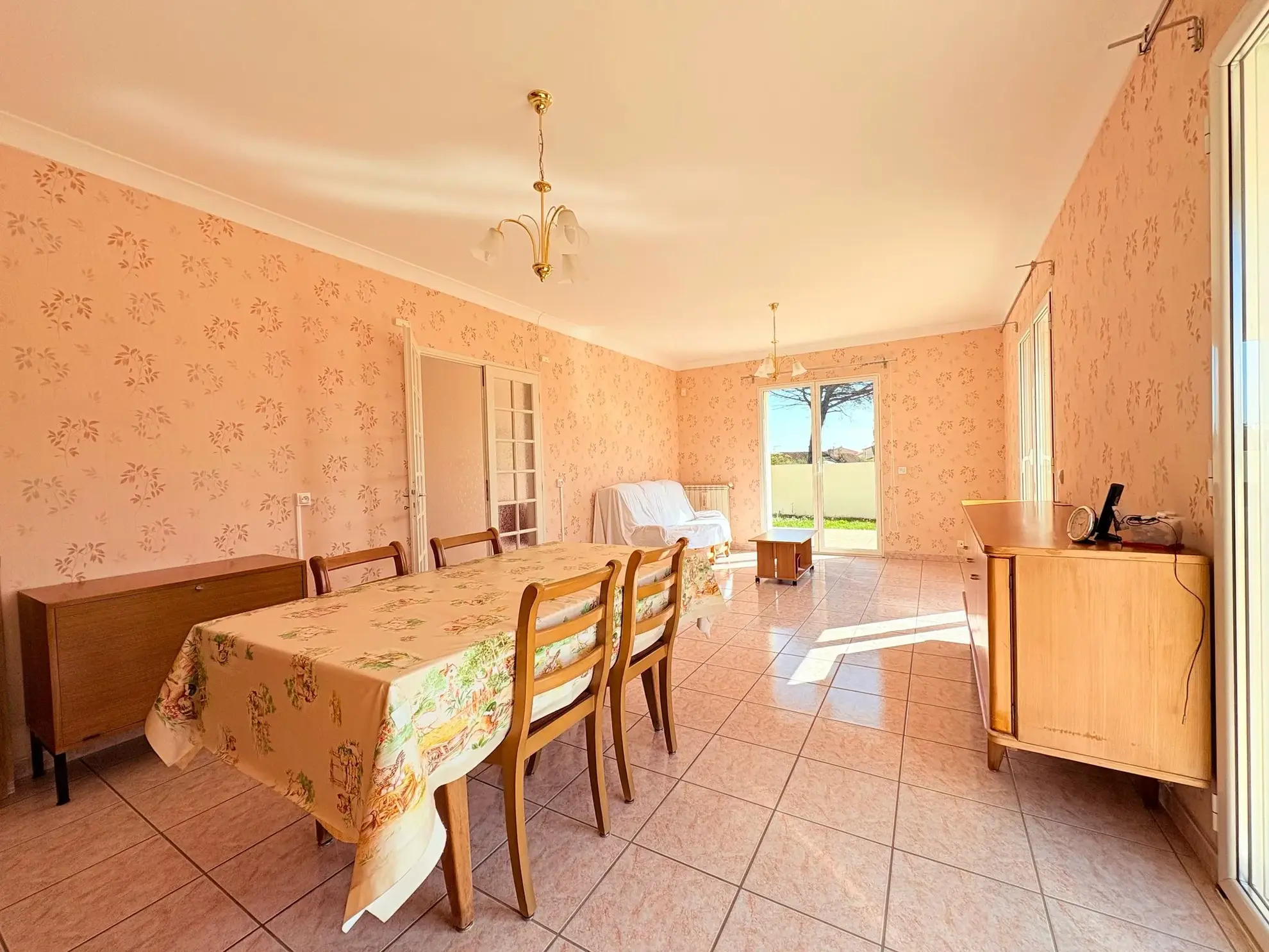 Villa 4 faces de plain-pied à Pollestres avec garage et 3 chambres 