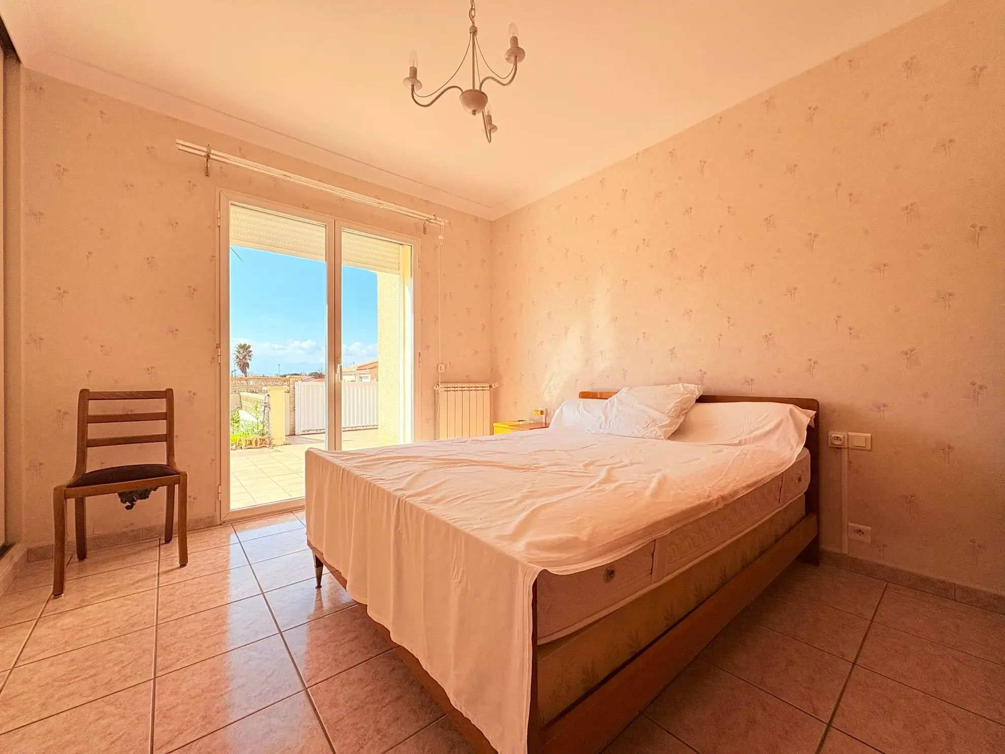 Villa 4 faces de plain-pied à Pollestres avec garage et 3 chambres 