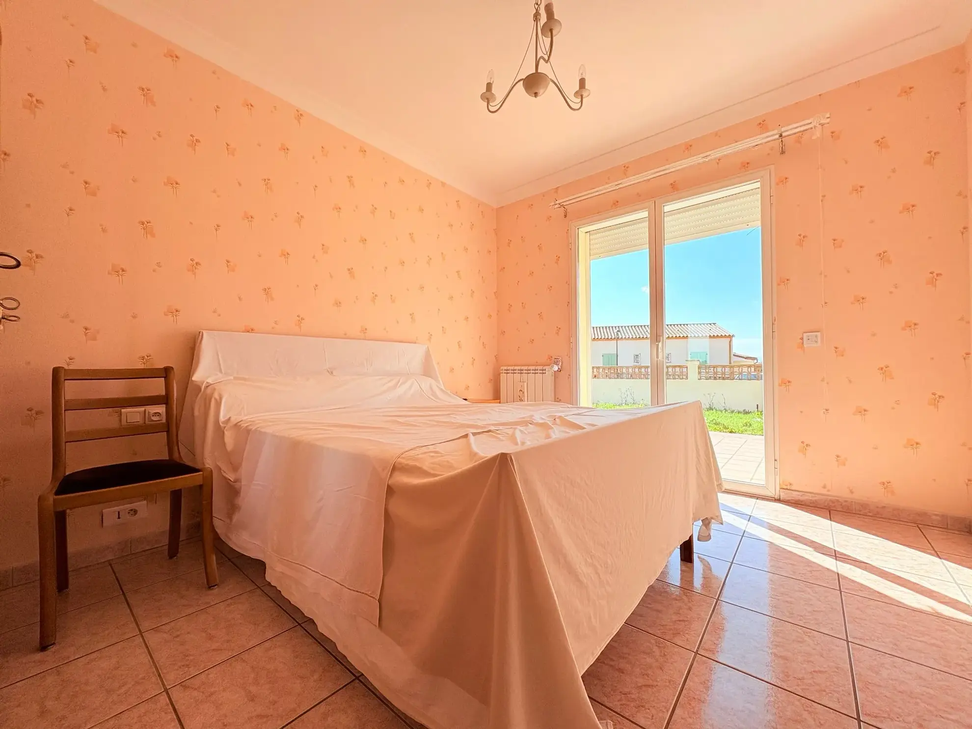 Villa 4 faces de plain-pied à Pollestres avec garage et 3 chambres 