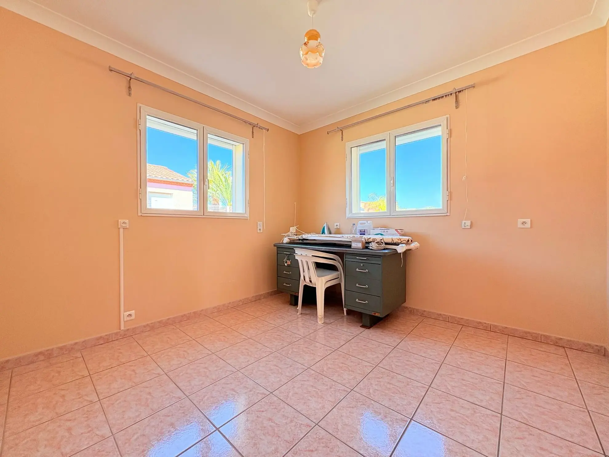 Villa 4 faces de plain-pied à Pollestres avec garage et 3 chambres 