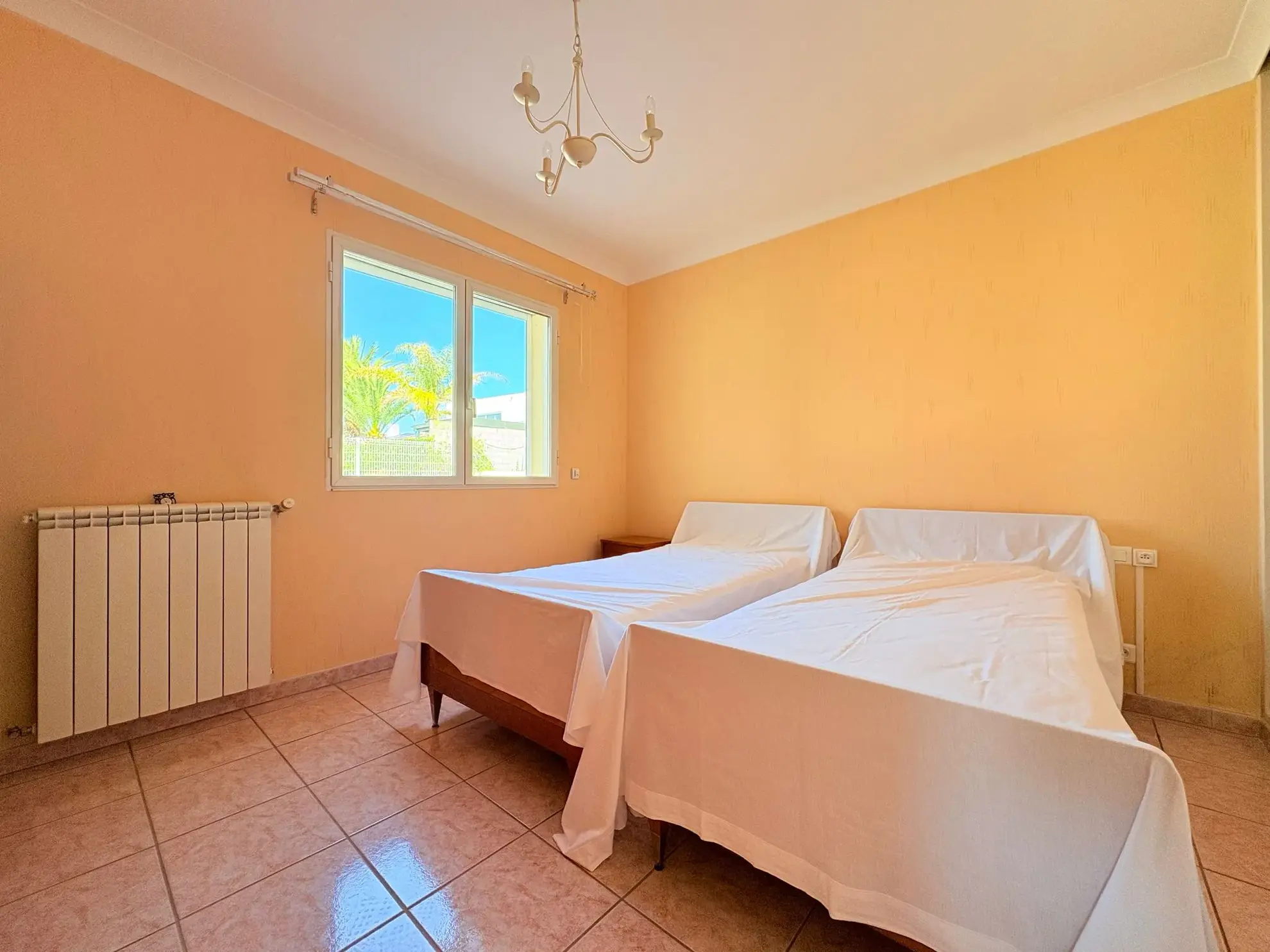 Villa 4 faces de plain-pied à Pollestres avec garage et 3 chambres 