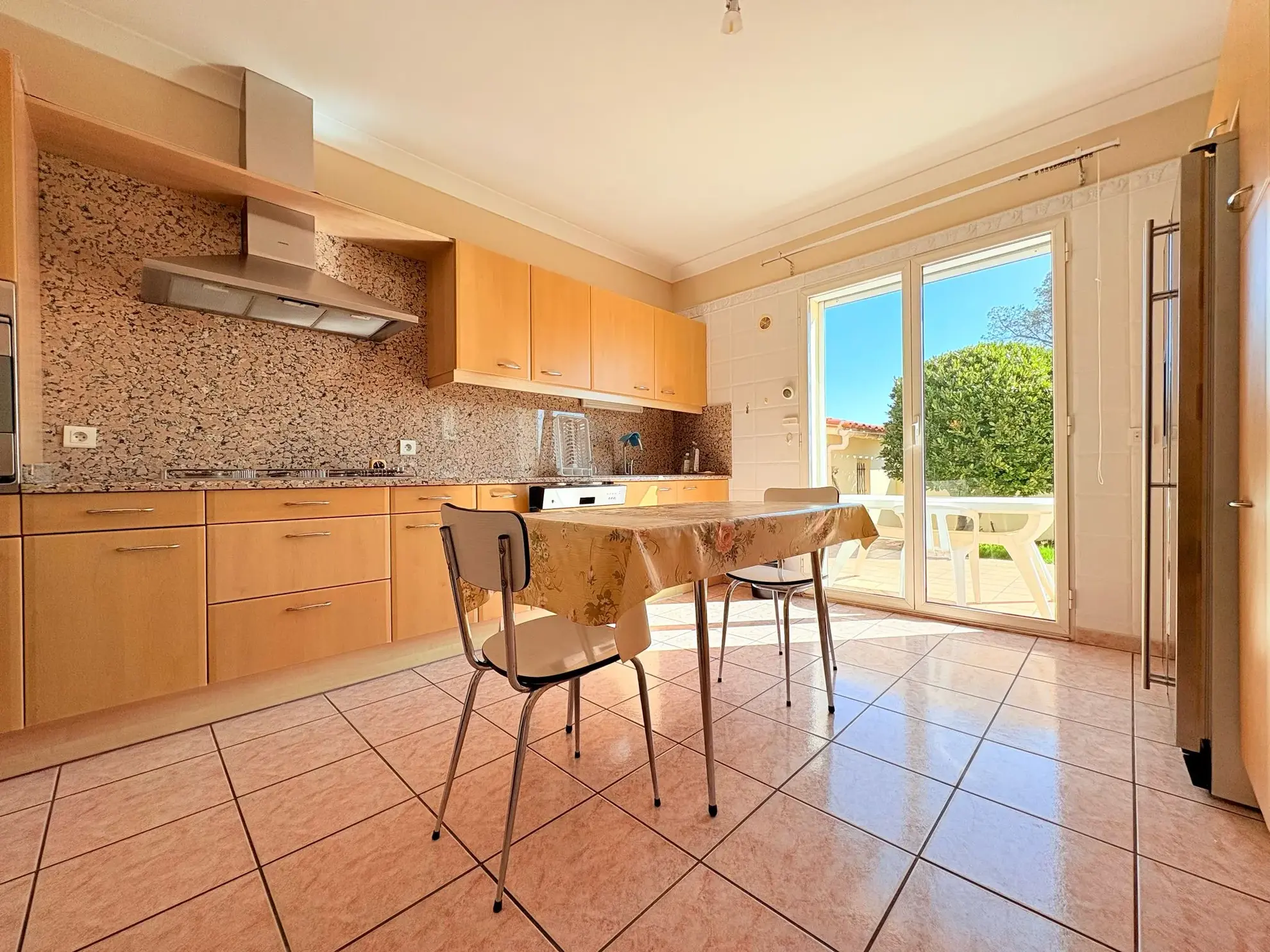 Villa 4 faces de plain-pied à Pollestres avec garage et 3 chambres 