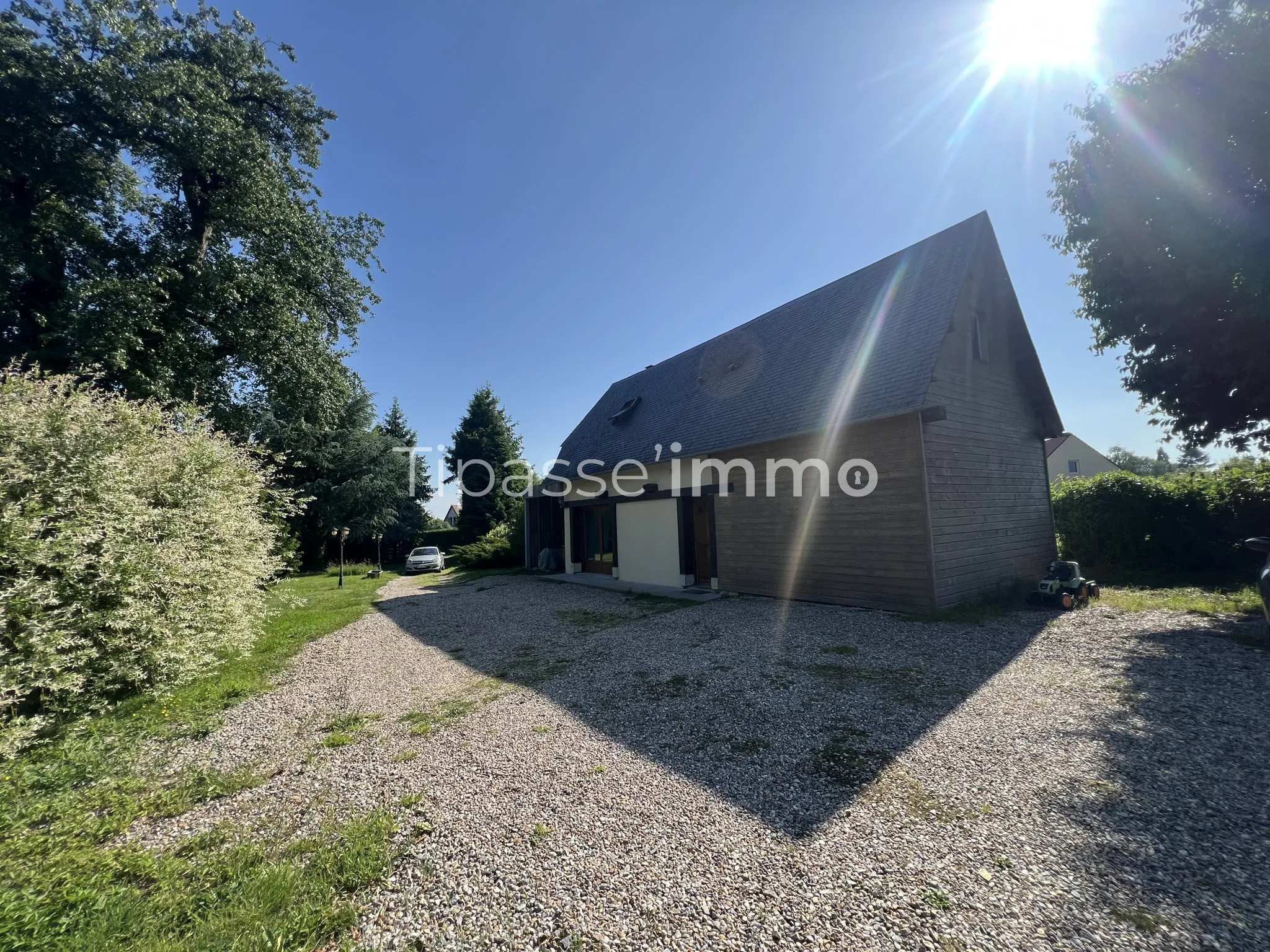 Maison indépendante avec grand terrain et dépendances près de Bourgtheroulde 