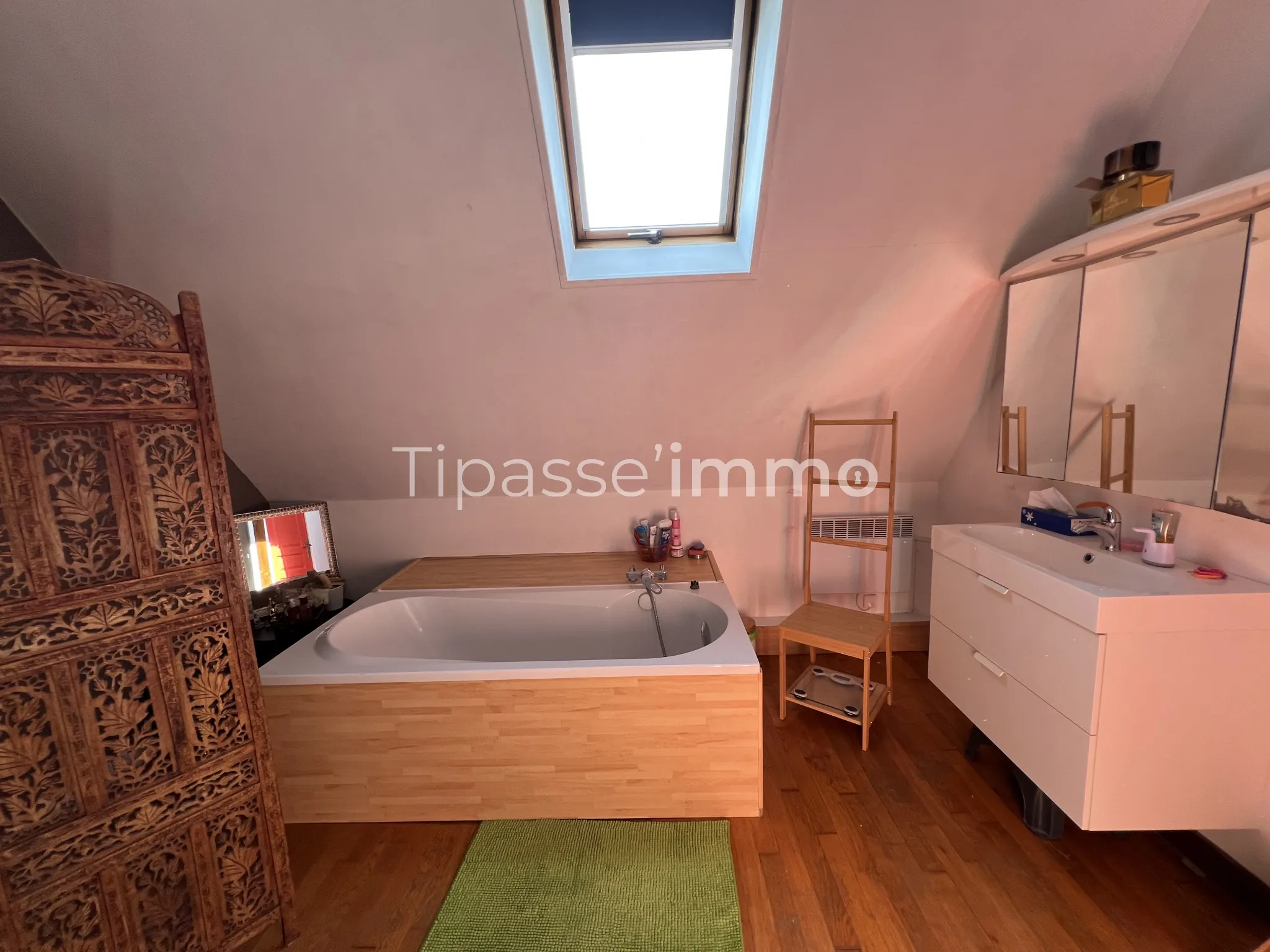 Maison indépendante avec grand terrain et dépendances près de Bourgtheroulde 