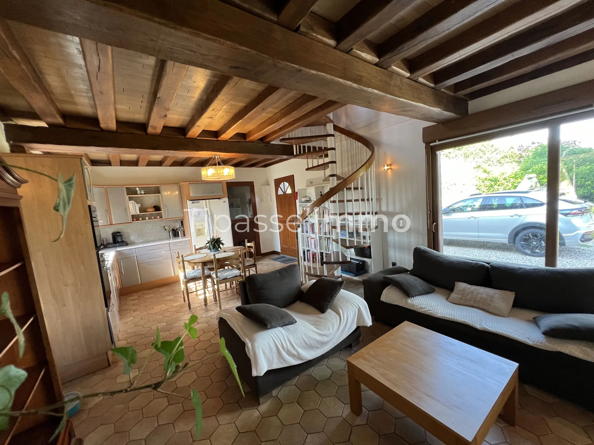 Maison indépendante avec grand terrain et dépendances près de Bourgtheroulde 