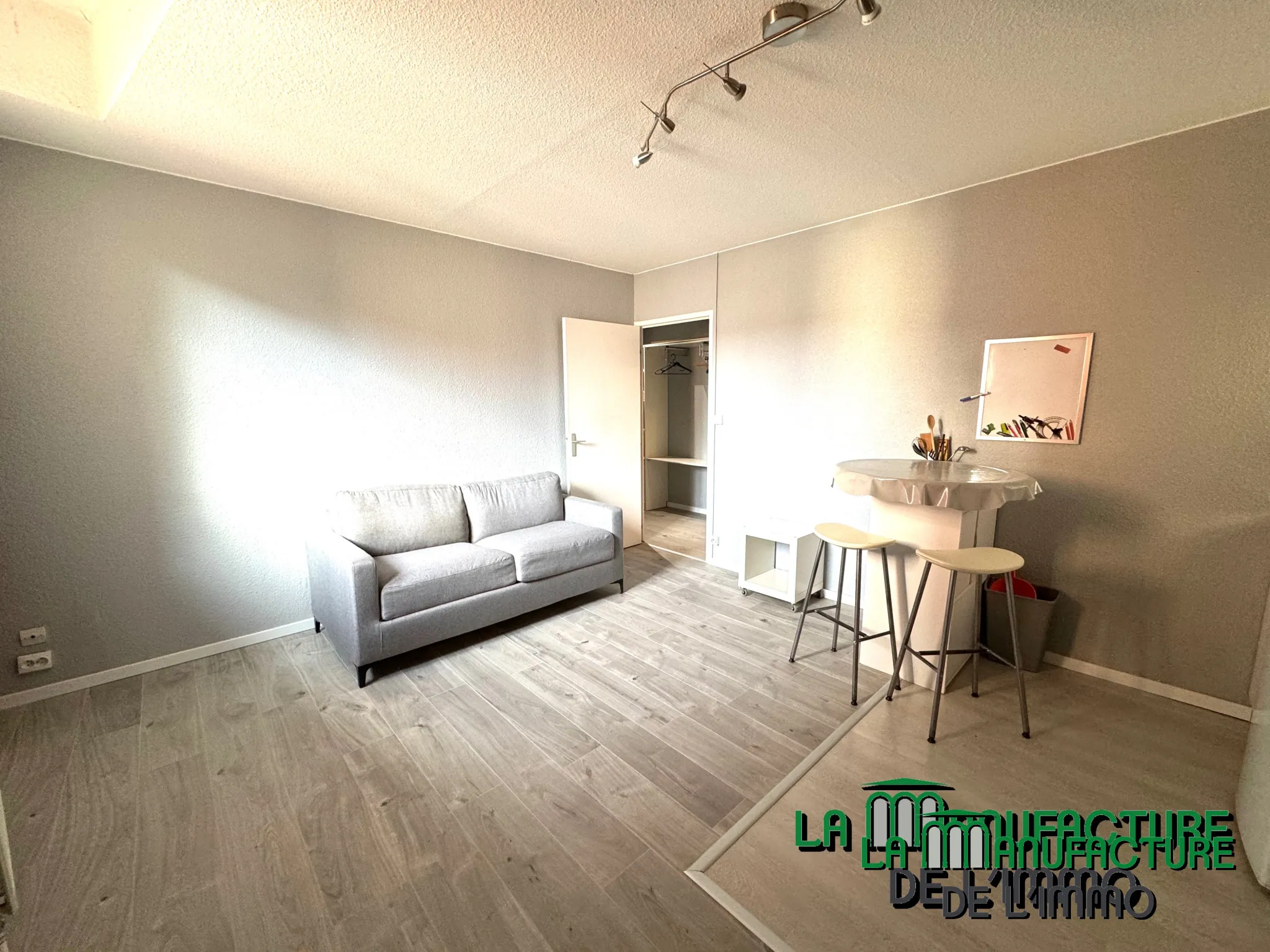 Studio meublé de 28m² à vendre à Saint-Étienne, idéal investisseur