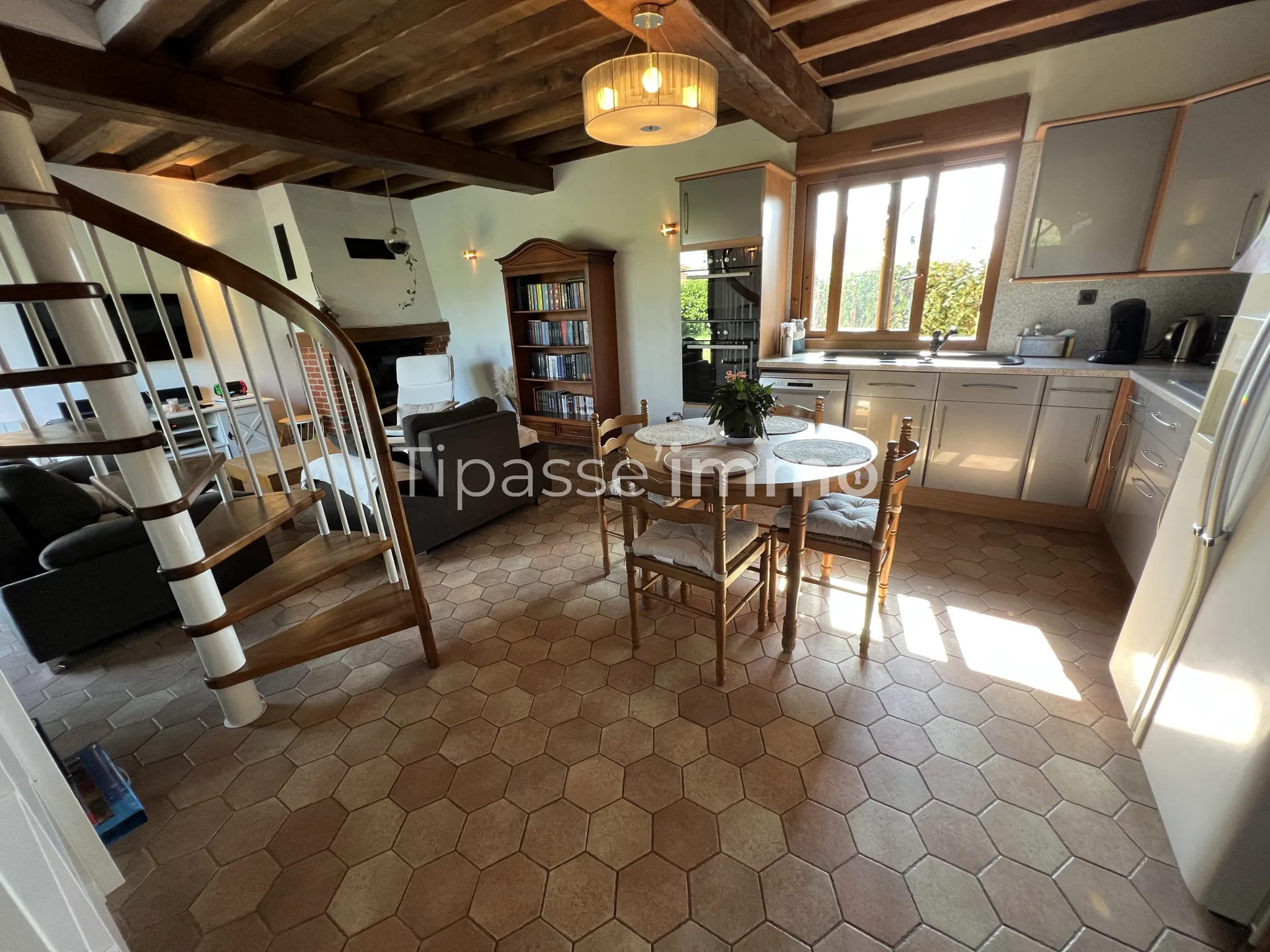 Maison indépendante avec grand terrain et dépendances près de Bourgtheroulde 