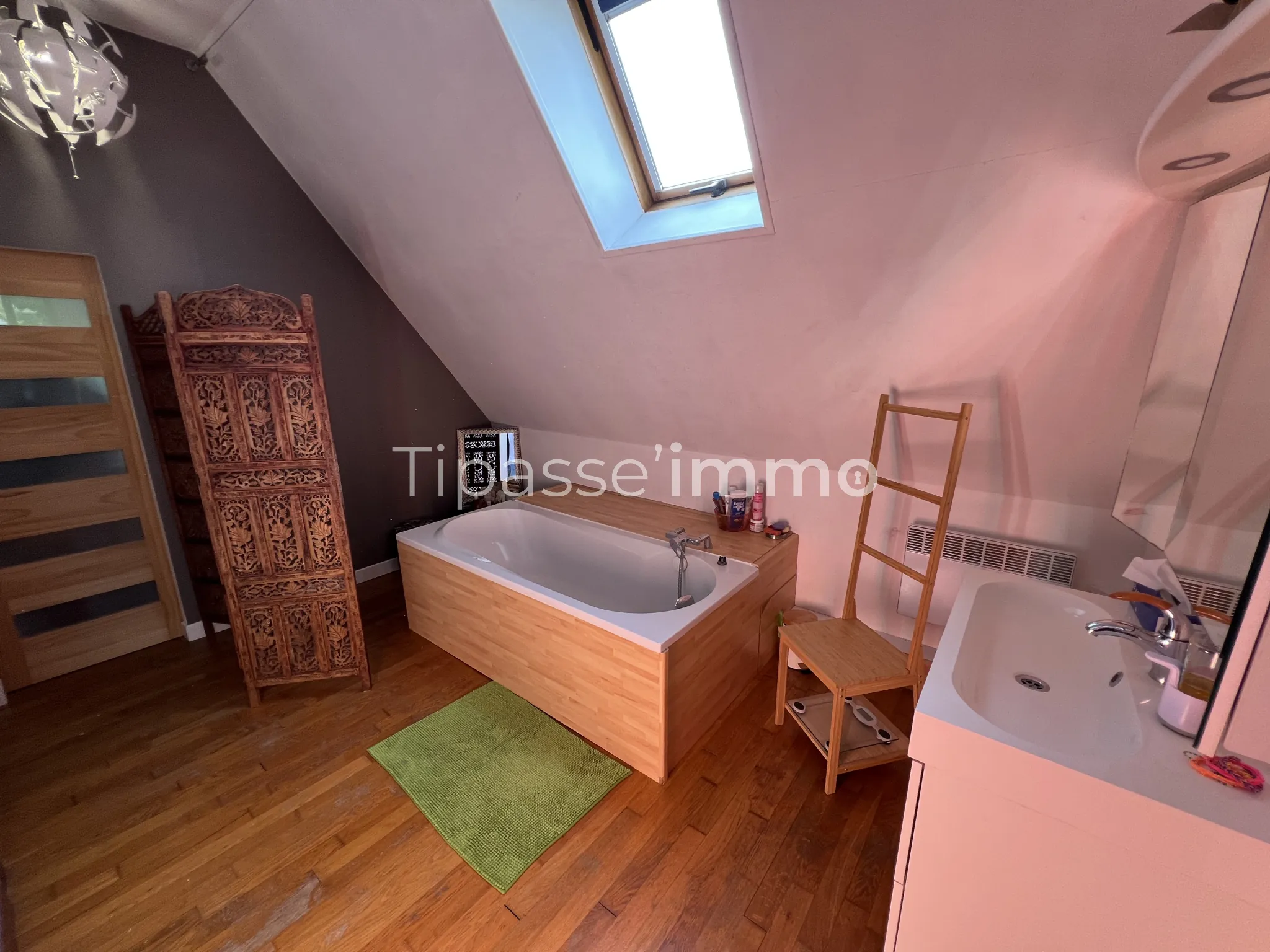 Maison indépendante avec grand terrain et dépendances près de Bourgtheroulde 