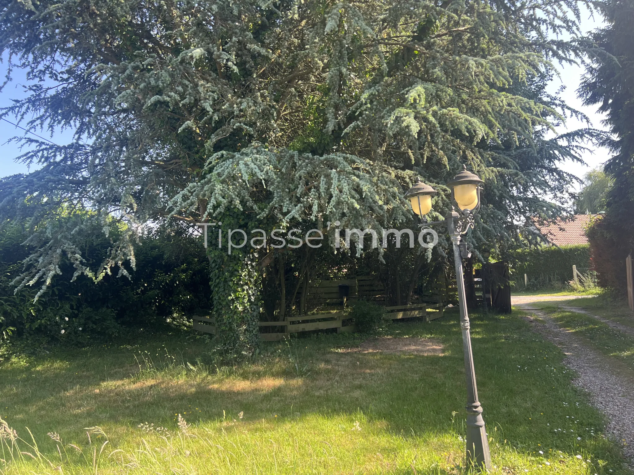 Maison indépendante avec grand terrain et dépendances près de Bourgtheroulde 