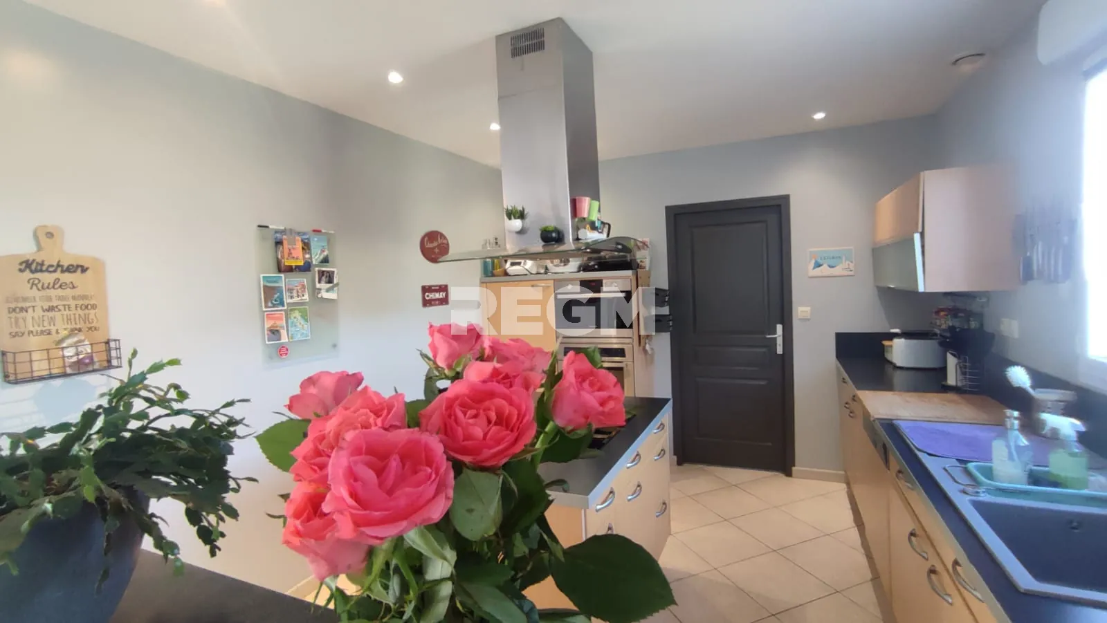 Charmante maison familiale de 2006 à Mer avec 5 chambres et grand terrain 