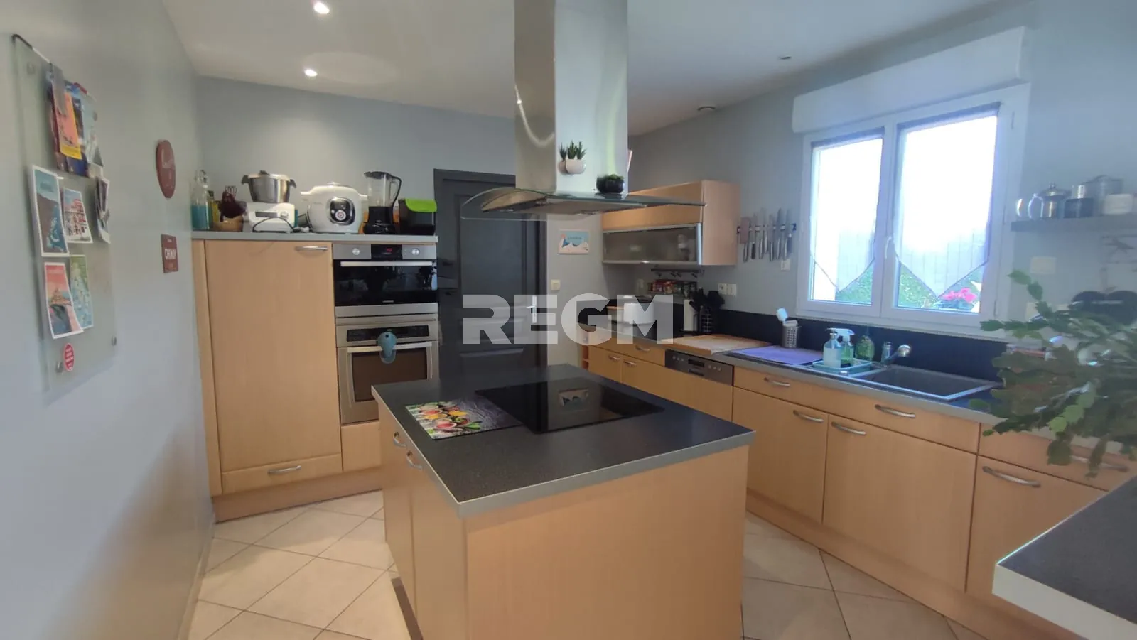 Charmante maison familiale de 2006 à Mer avec 5 chambres et grand terrain 