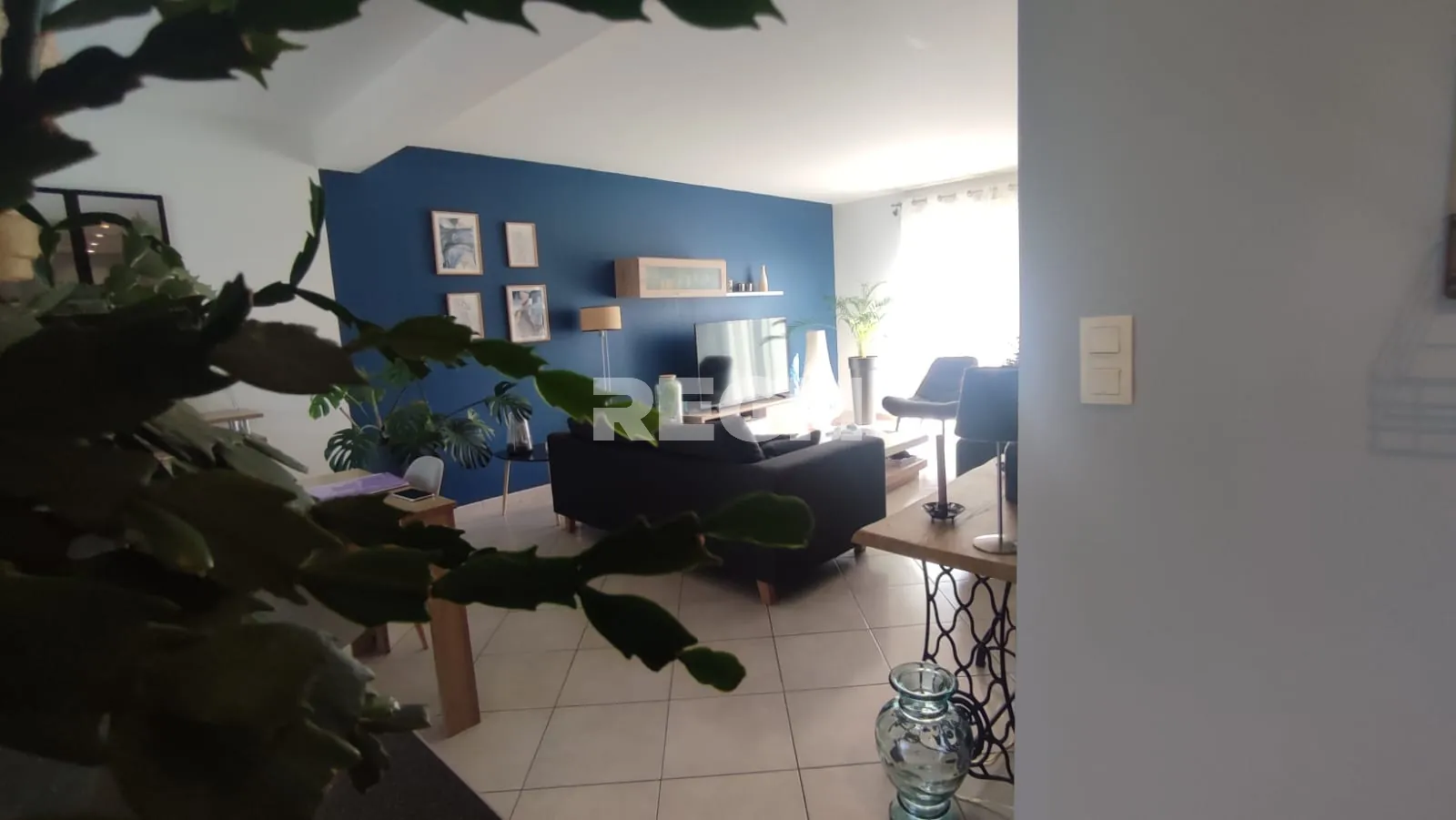 Charmante maison familiale de 2006 à Mer avec 5 chambres et grand terrain 