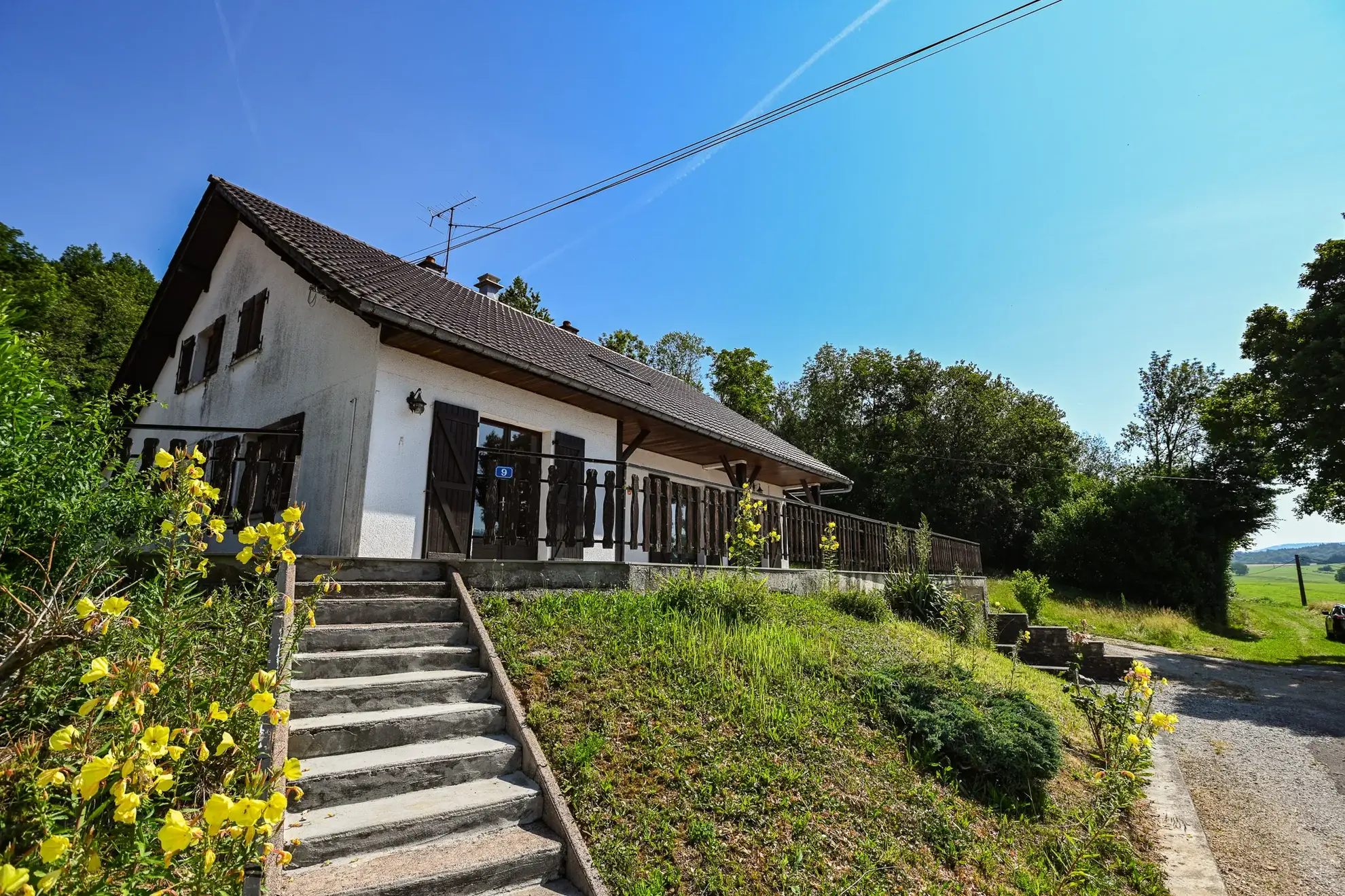 Maison à vendre à Clerval (Doubs) avec grand terrain et vue dégagée 