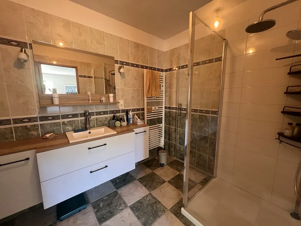 Maison 4 pièces avec véranda et garage à Aillant-sur-Tholon 