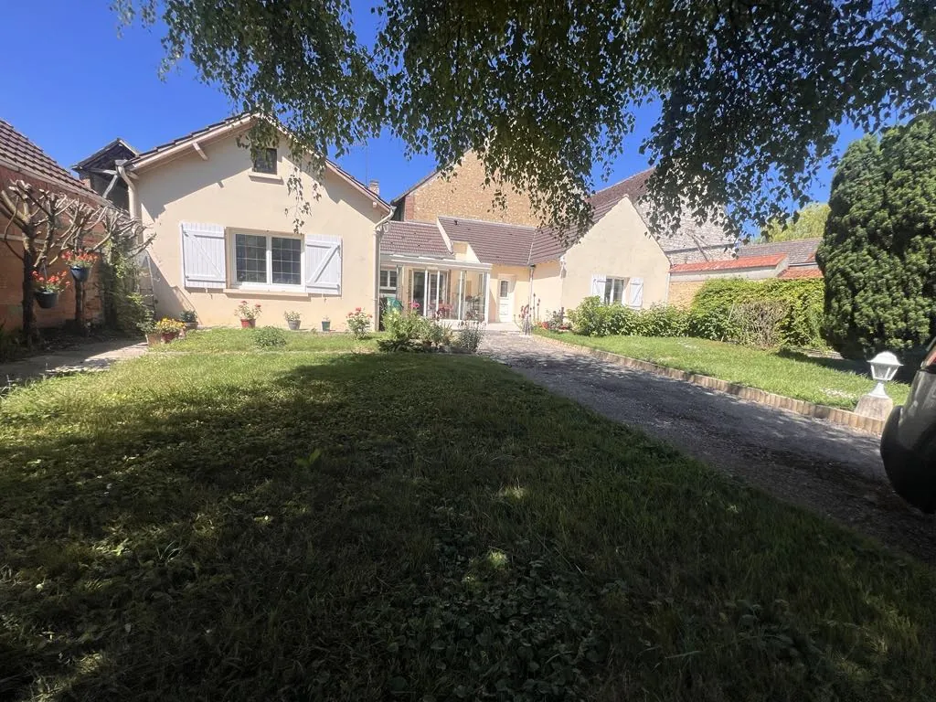 Maison 4 pièces avec véranda et garage à Aillant-sur-Tholon 
