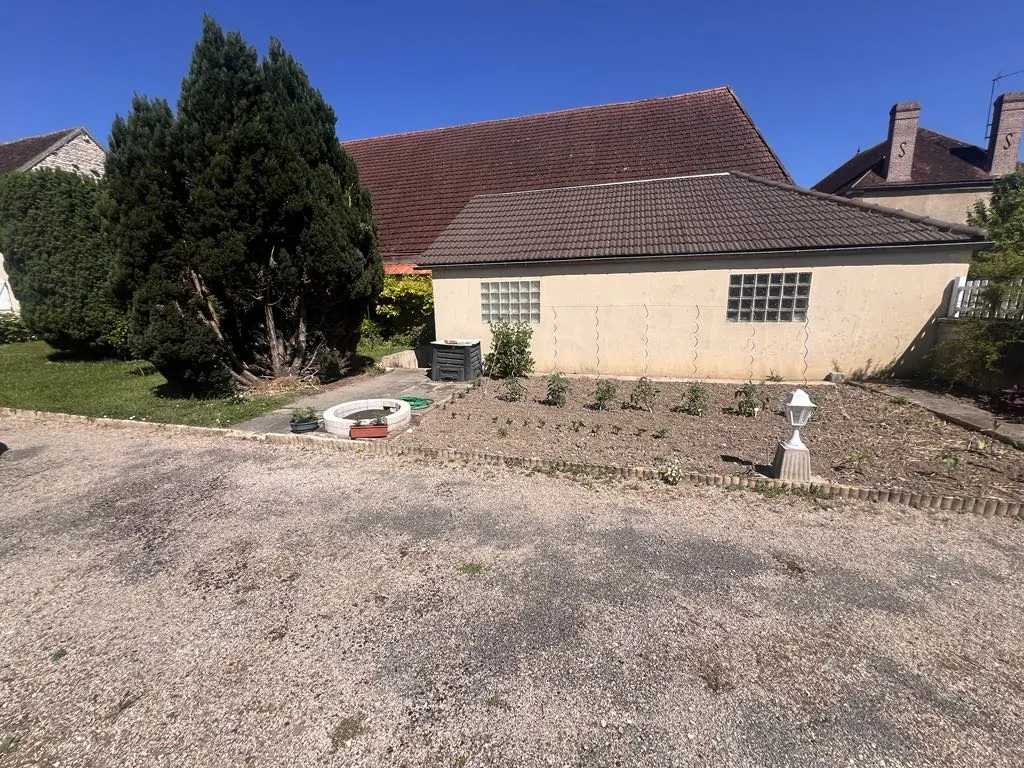 Maison 4 pièces avec véranda et garage à Aillant-sur-Tholon 