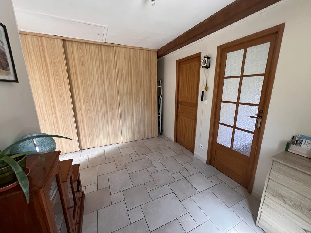 Maison 4 pièces avec véranda et garage à Aillant-sur-Tholon 