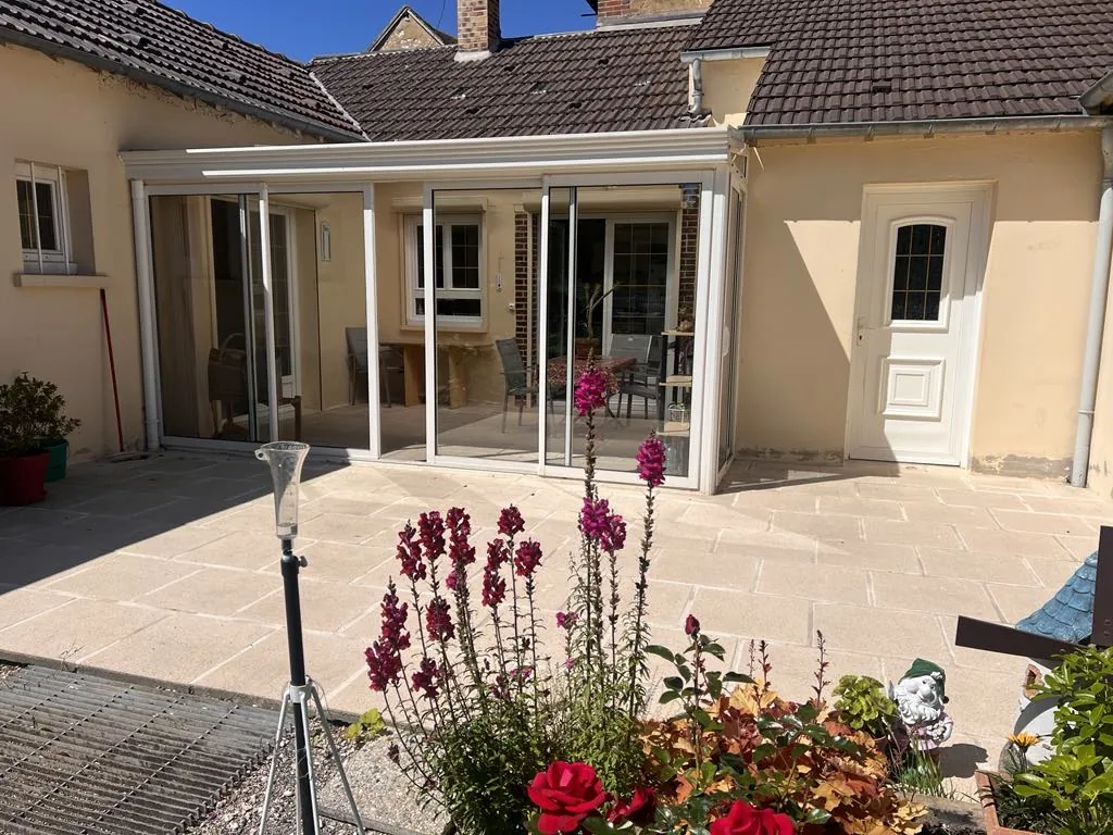 Maison 4 pièces avec véranda et garage à Aillant-sur-Tholon 