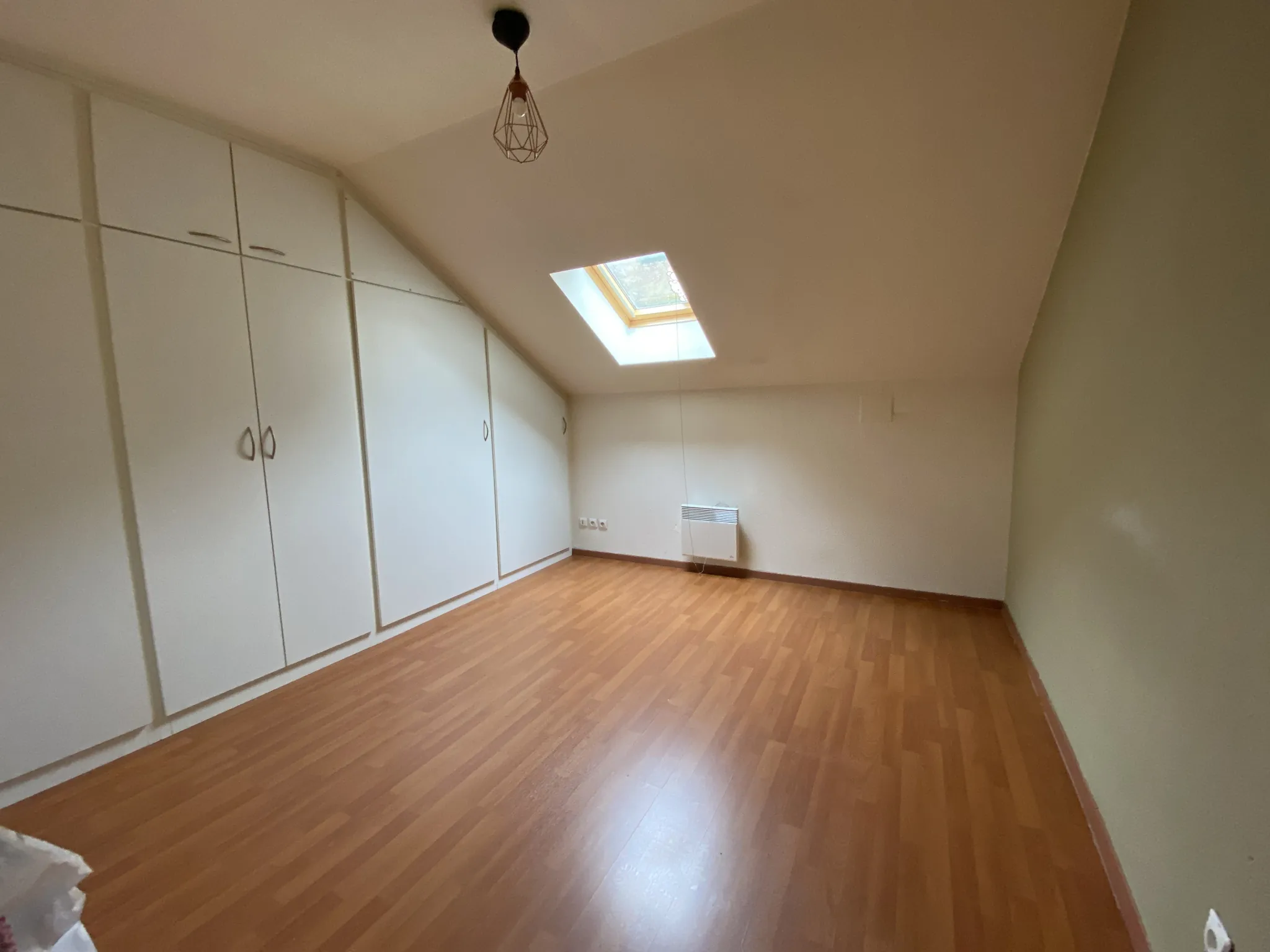Appartement F3 à Creutzwald avec balcon et parking, idéal investissement