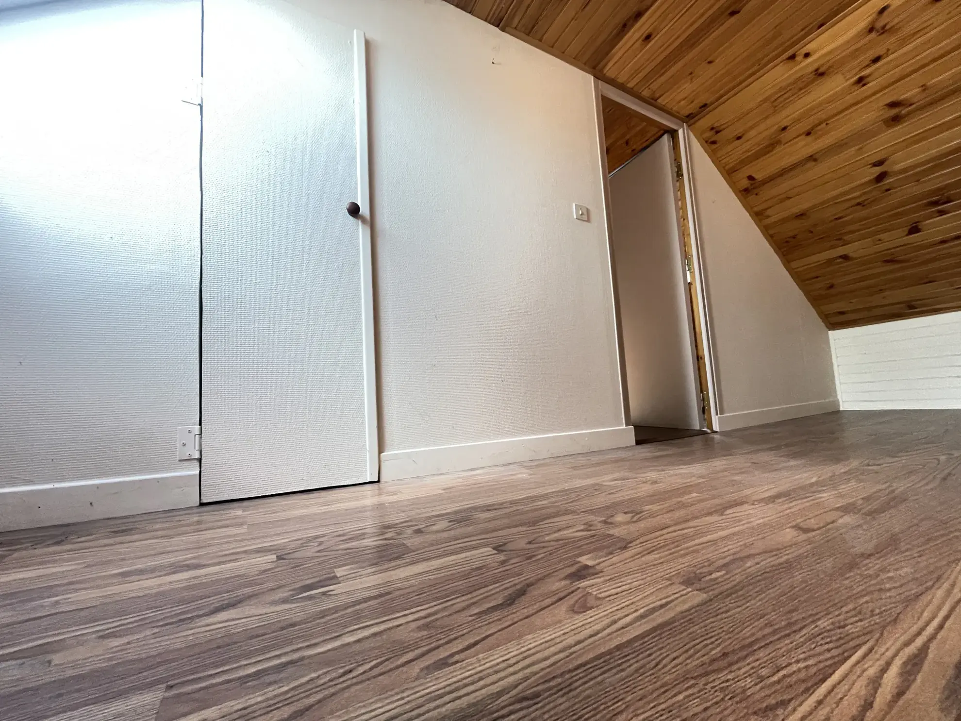 Maison de village rénovée à Pleaux, 2 chambres, idéale pour investissement ou résidence principale 